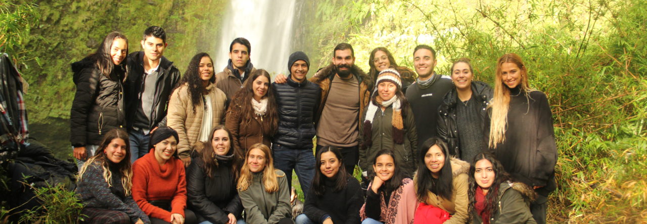 Estudiantes comparten experiencias universitarias dentro y fuera del país