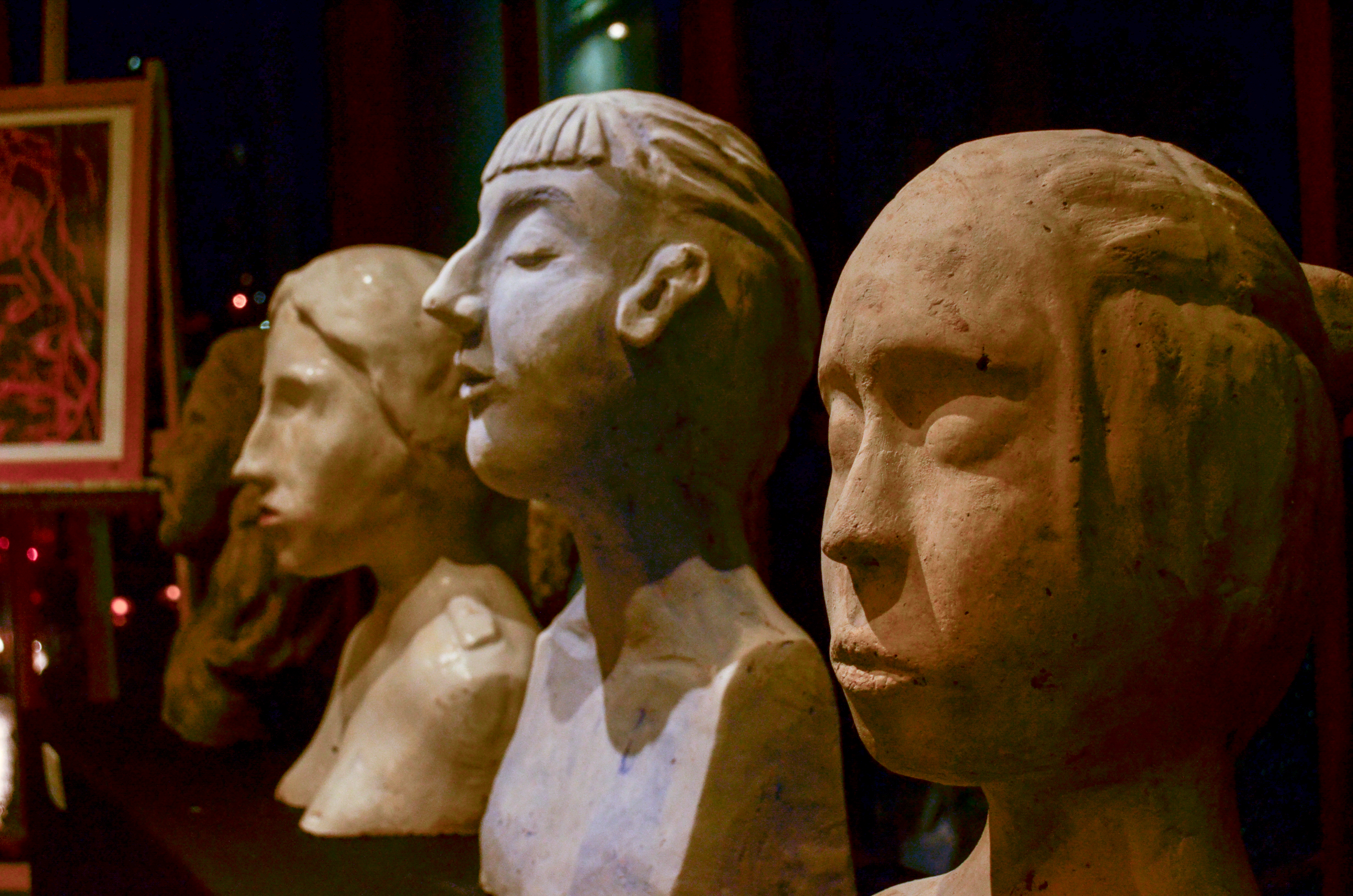 Estudiantes de pedagogía en Arte inauguran muestra “Corporeus”