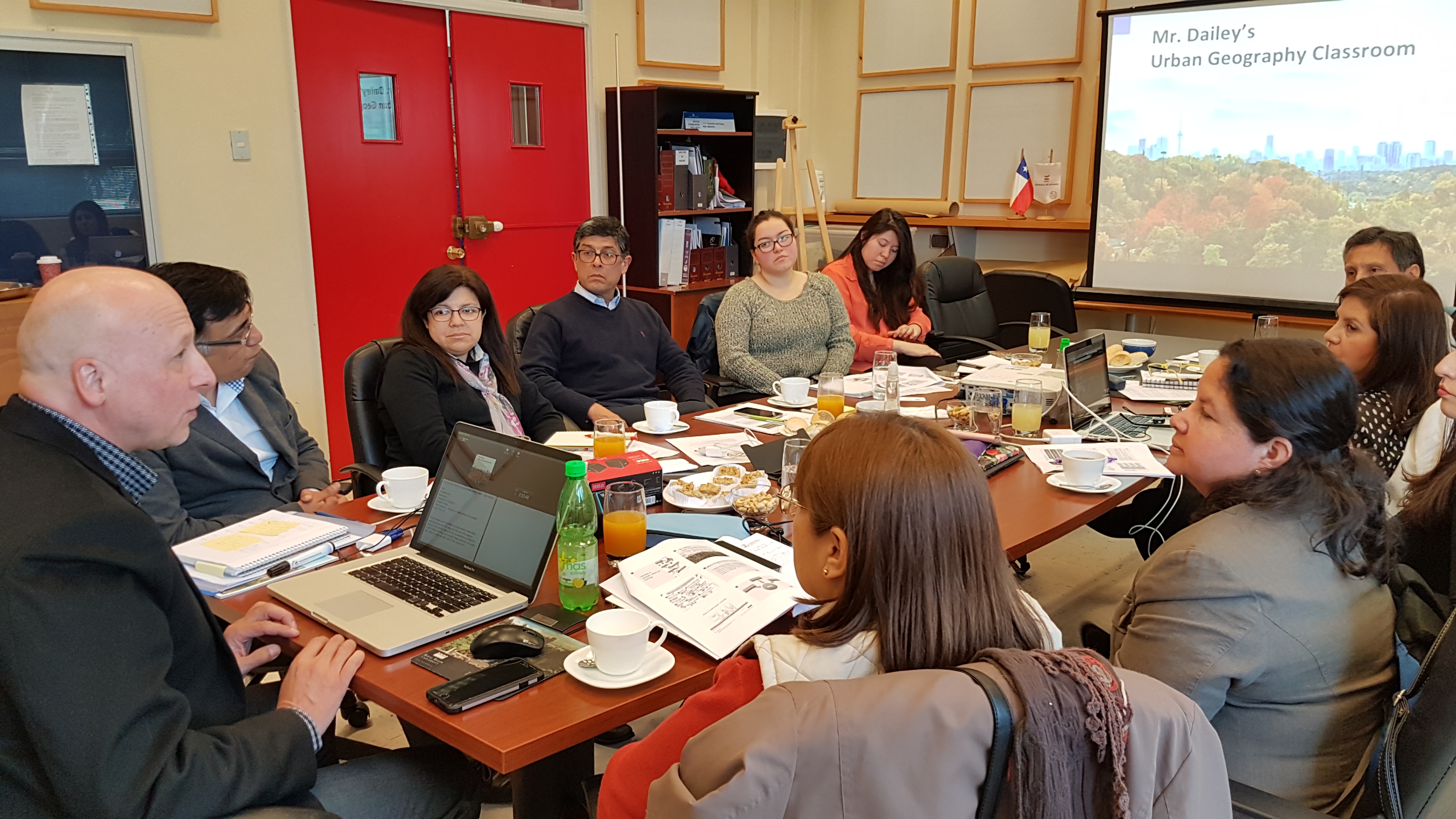 Experto canadiense comparte experiencia de trabajo en la ULagos