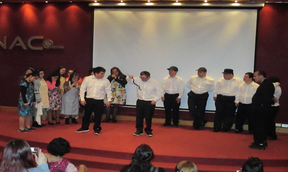 Jóvenes de Artifex Vitae participan en seminario inclusivo