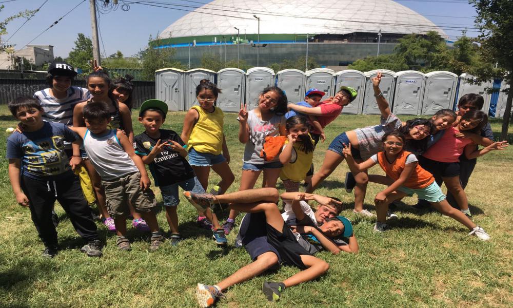 Niñas y niños disfrutaron de parques y piscinas en la Escuela de Verano para hijos de funcionarios de la Sede Santiago