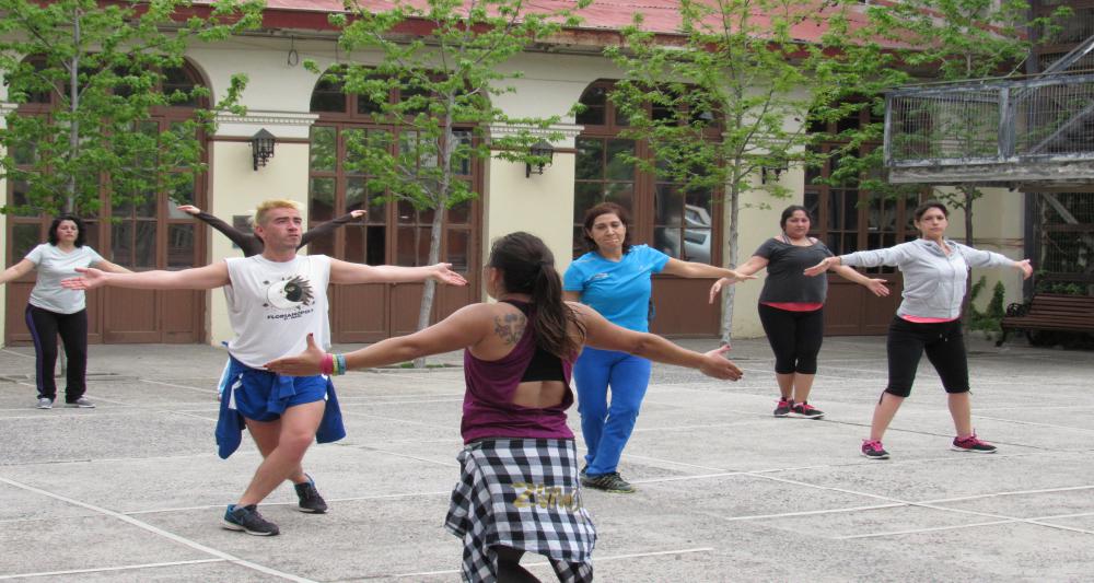 Comenzaron clases de zumba para estudiantes de la Sede Santiago