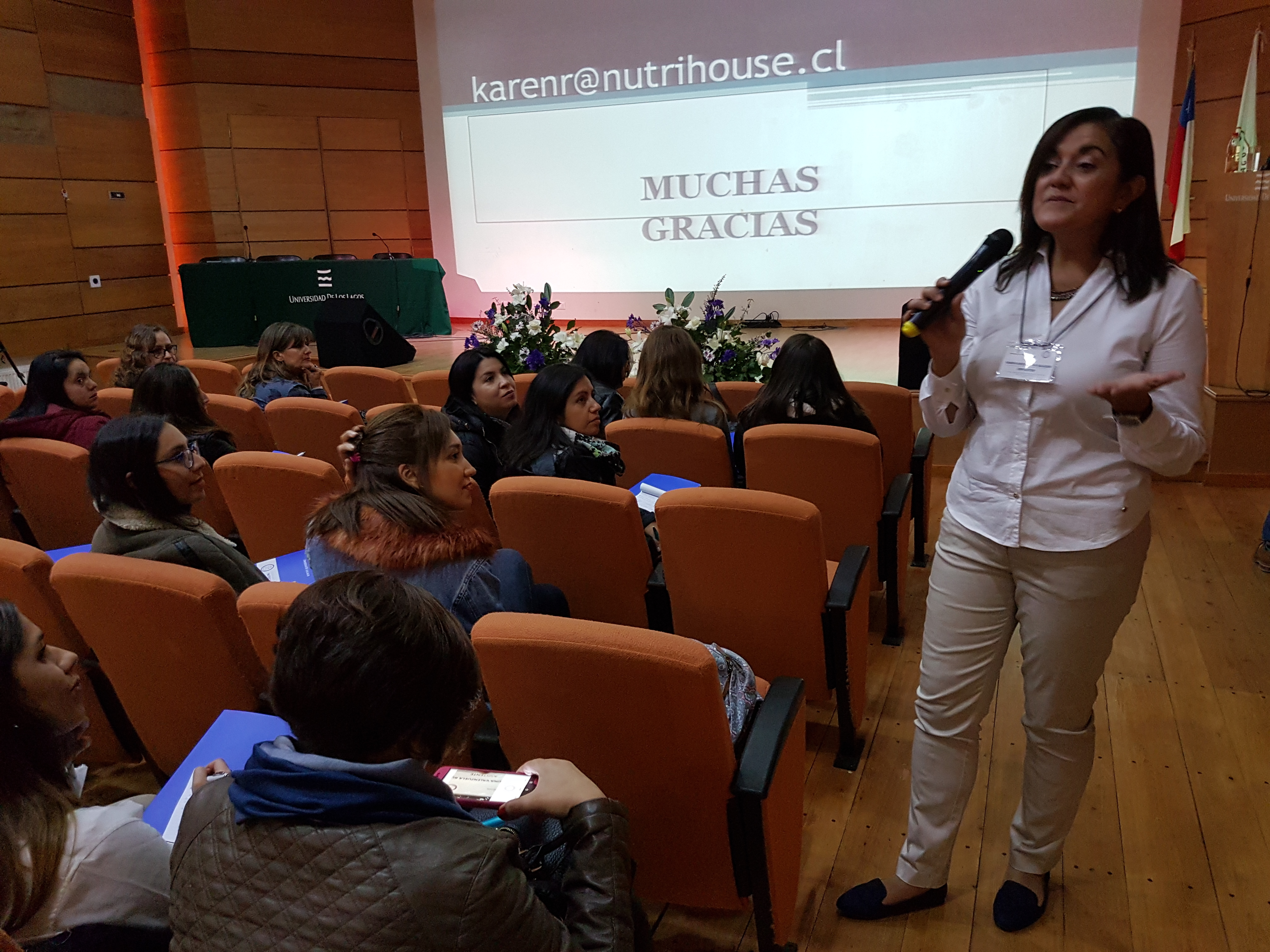 Estudiantes y profesionales de todo el país asisten a curso de nutrición en adulto mayor