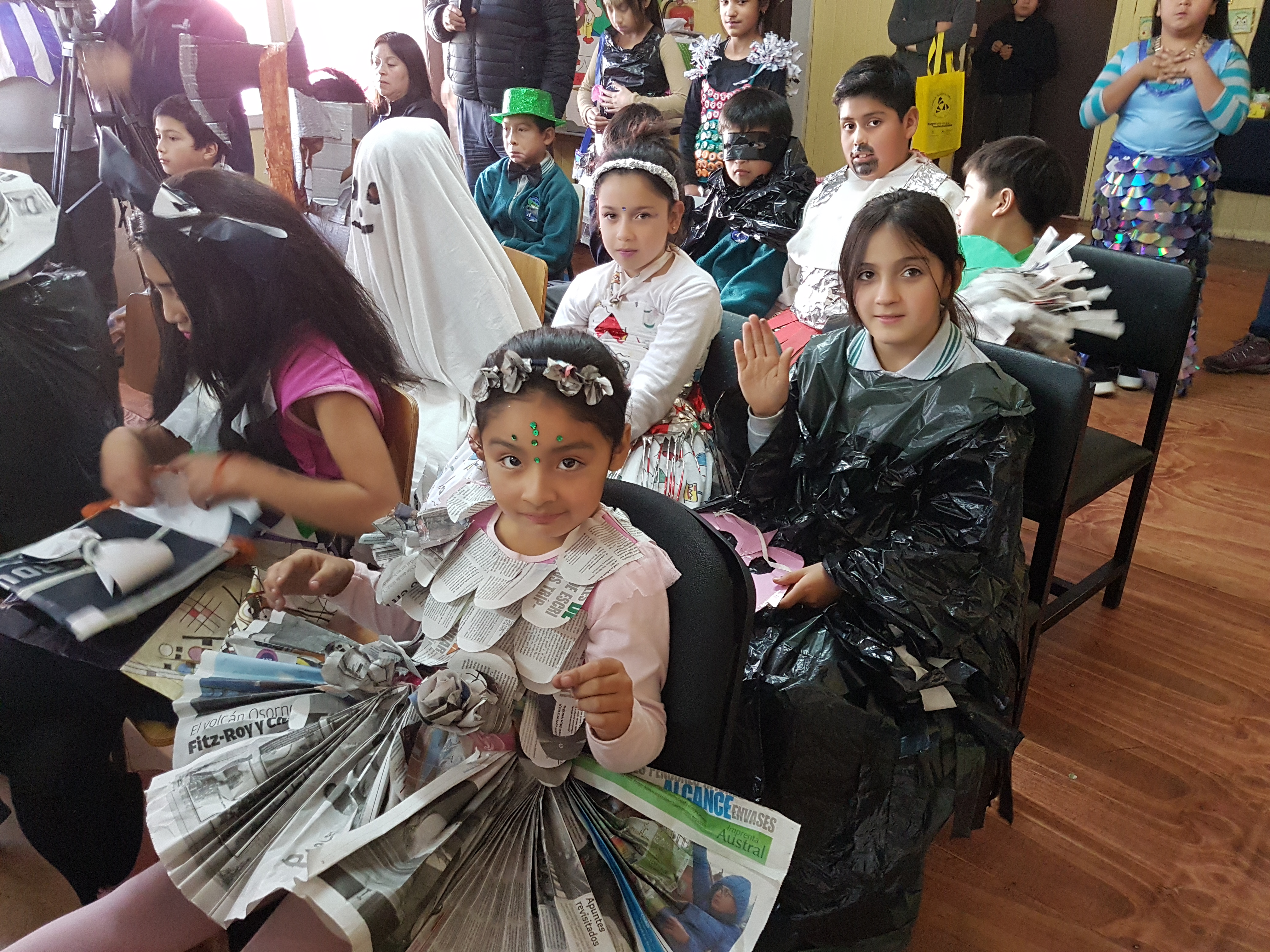 Comunidad educativa de Isla Tenglo vivió una fiesta de participación y educación del reciclaje