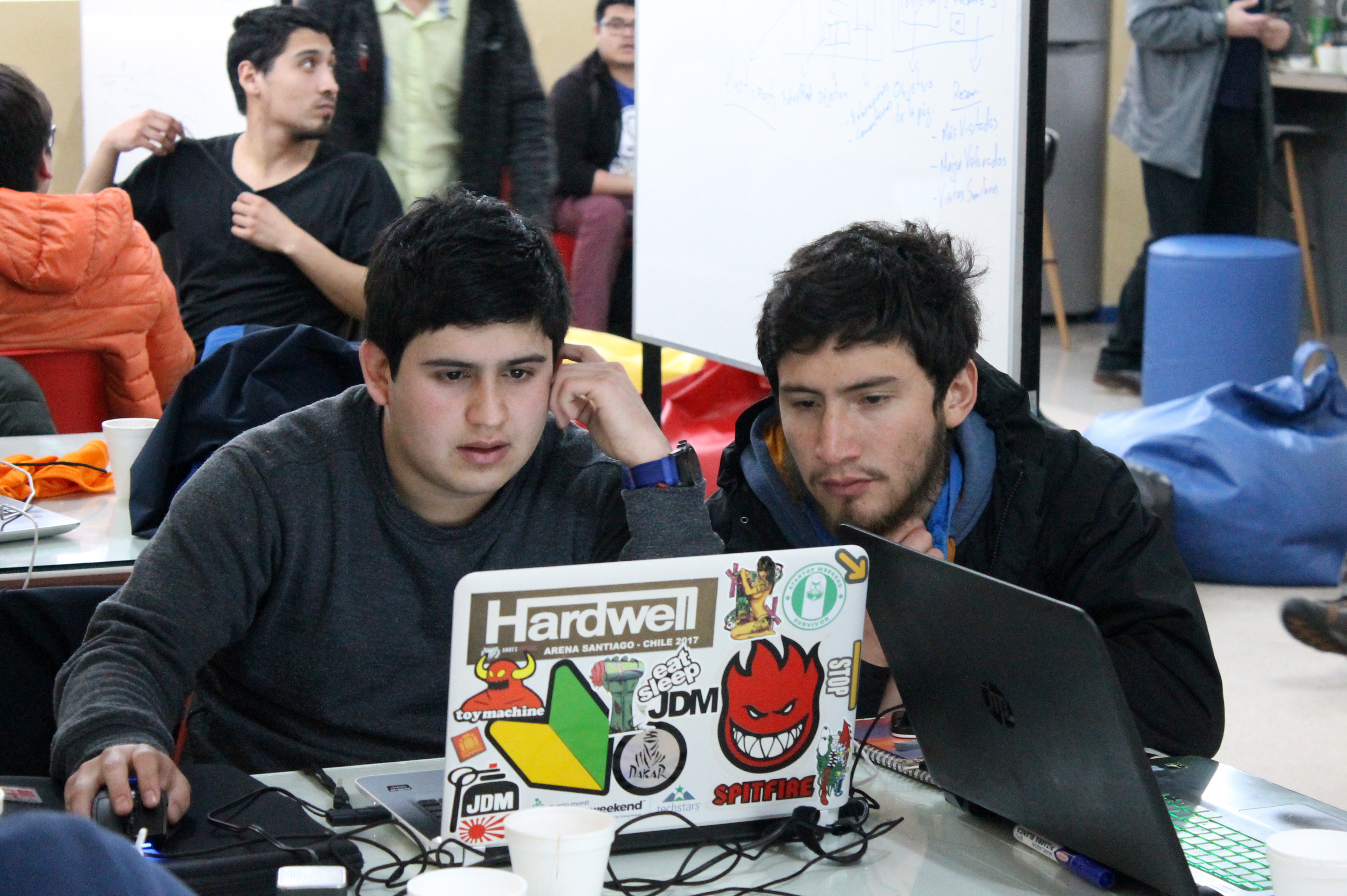Estudiantes de Ingeniería Civil en Informática apoyan a emprendedores