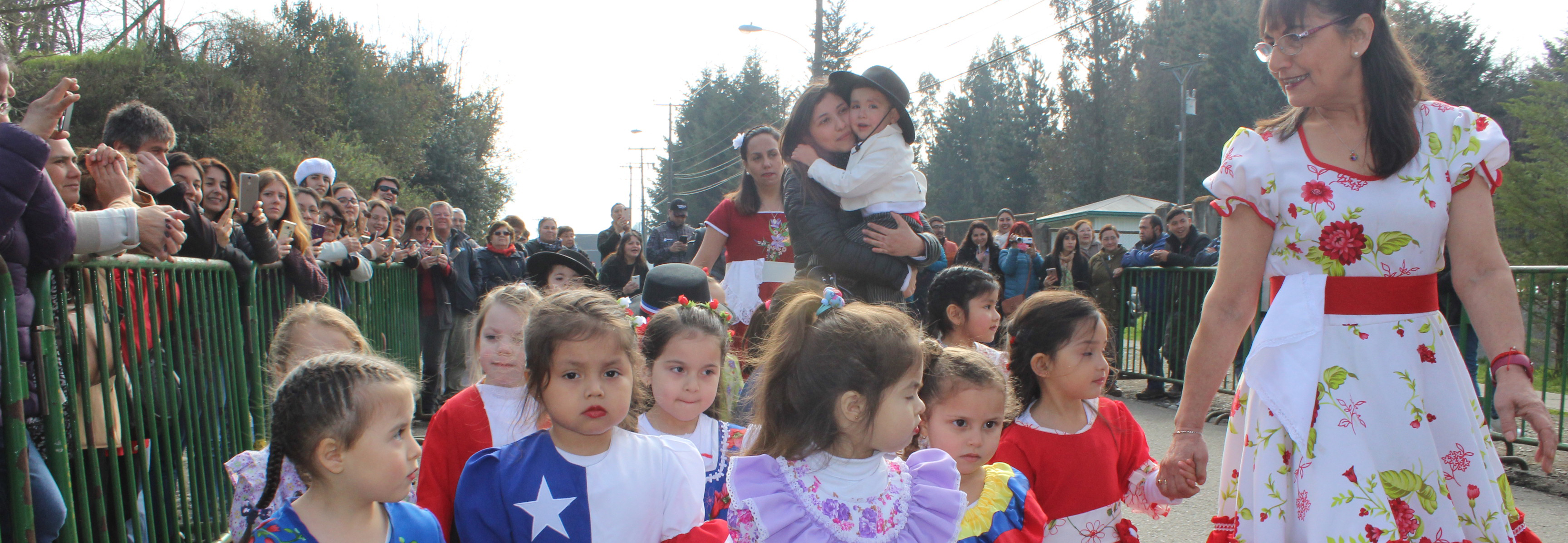Jardín infantil Bosque de Colores de la ULagos celebró su primer desfile cívico