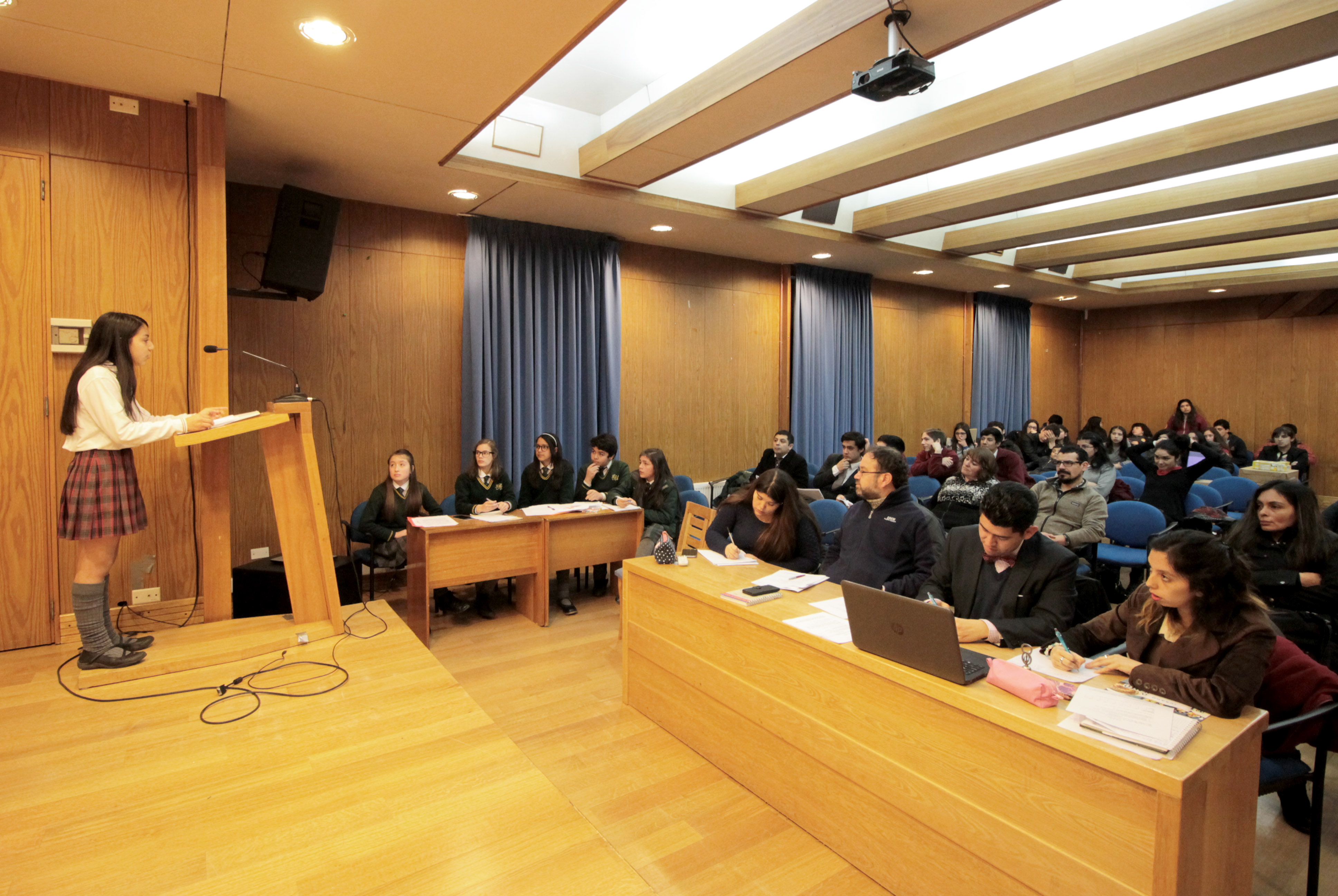 CIPOL Y DEM organizan torneo de debates