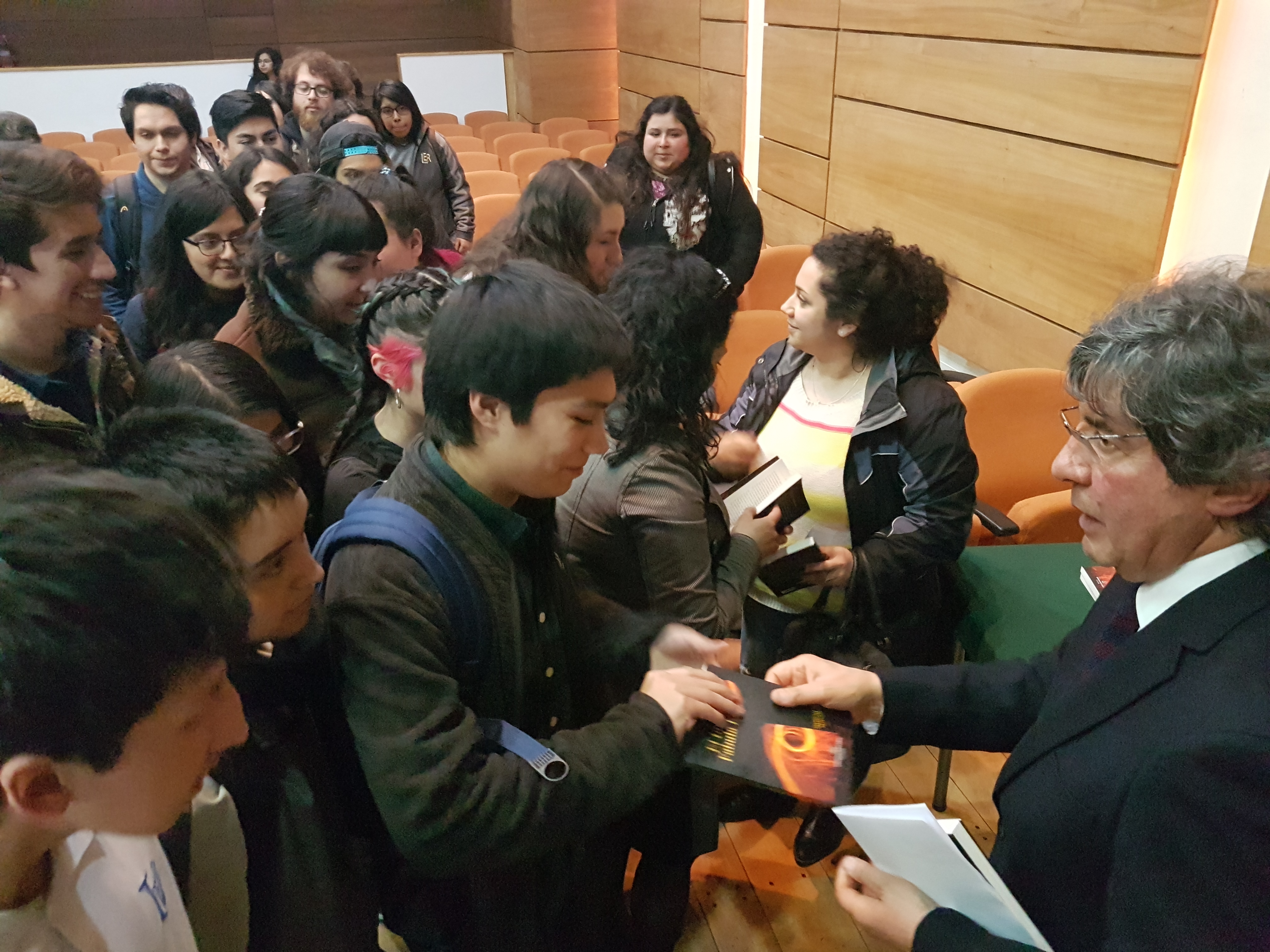 Realizan lanzamiento de libro que rescata saberes populares de la región