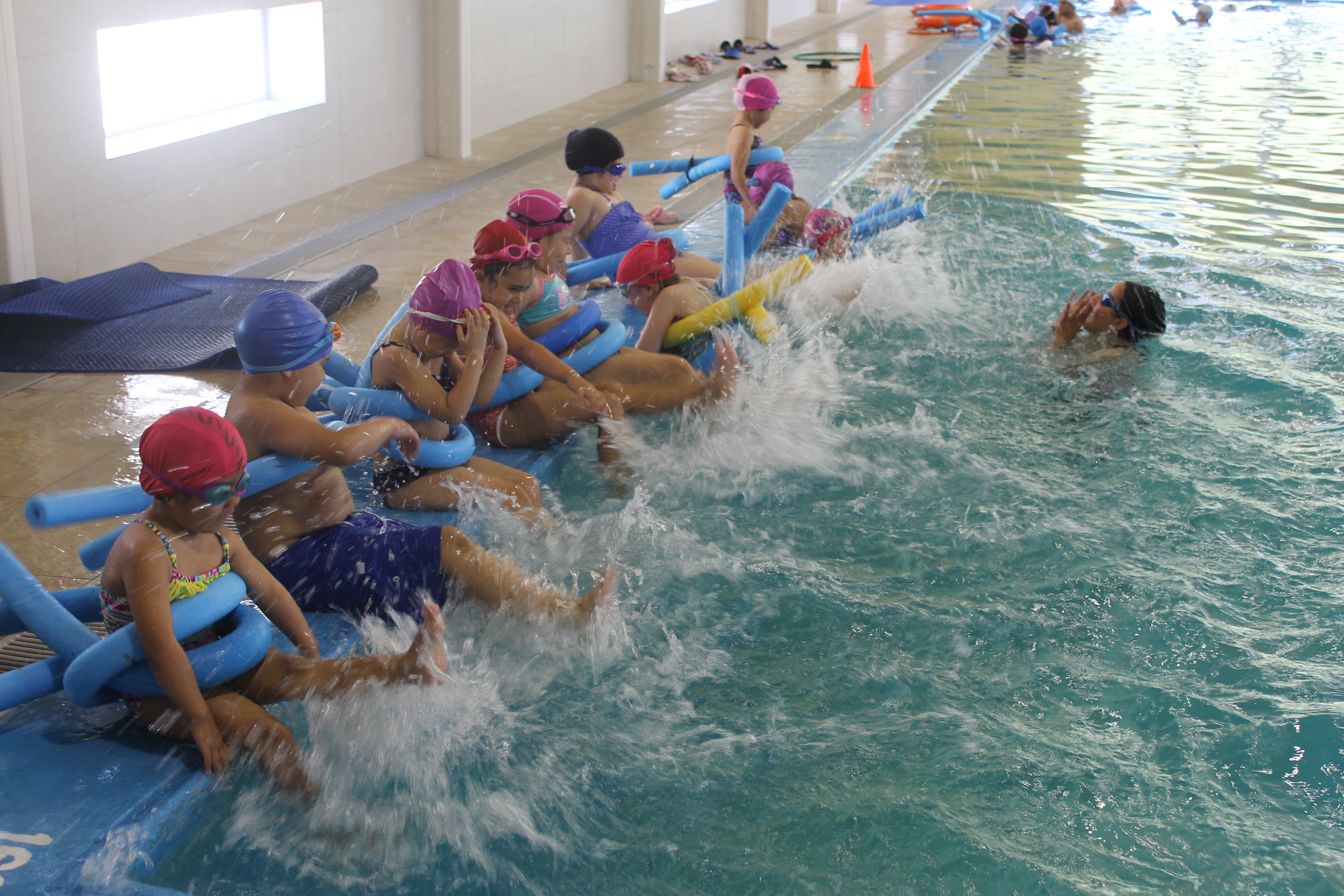 Comienza las clases de natación para niños y niñas en la Piscina ULagos