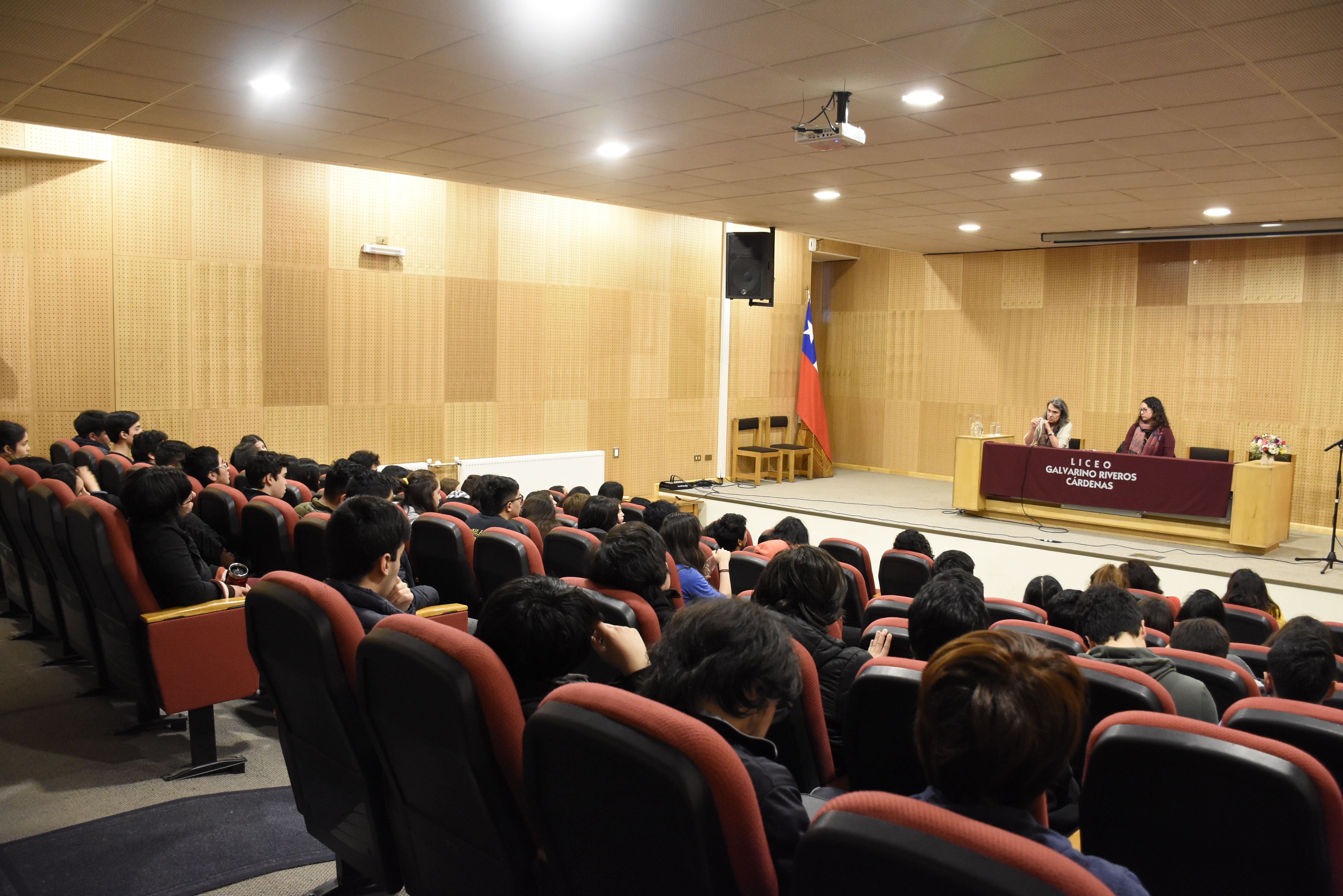 Historiadores chilenos ofrecieron charlas en establecimientos educacionales de Chiloé