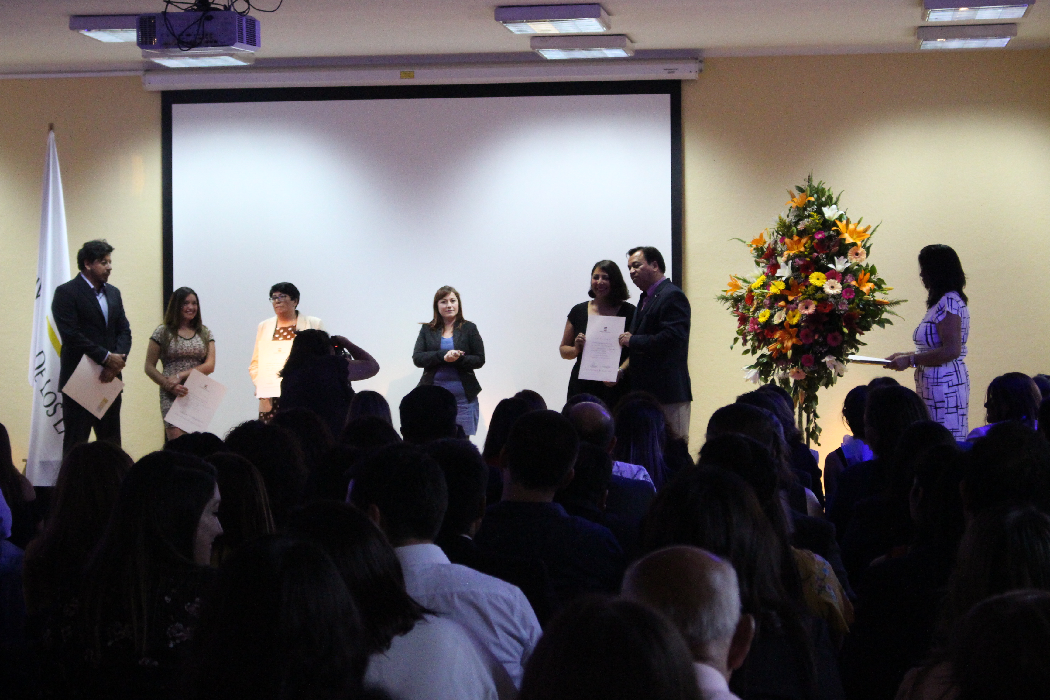 Ceremonias de titulación en la sede Santiago cerraron con 172 nuevos y nuevas profesionales
