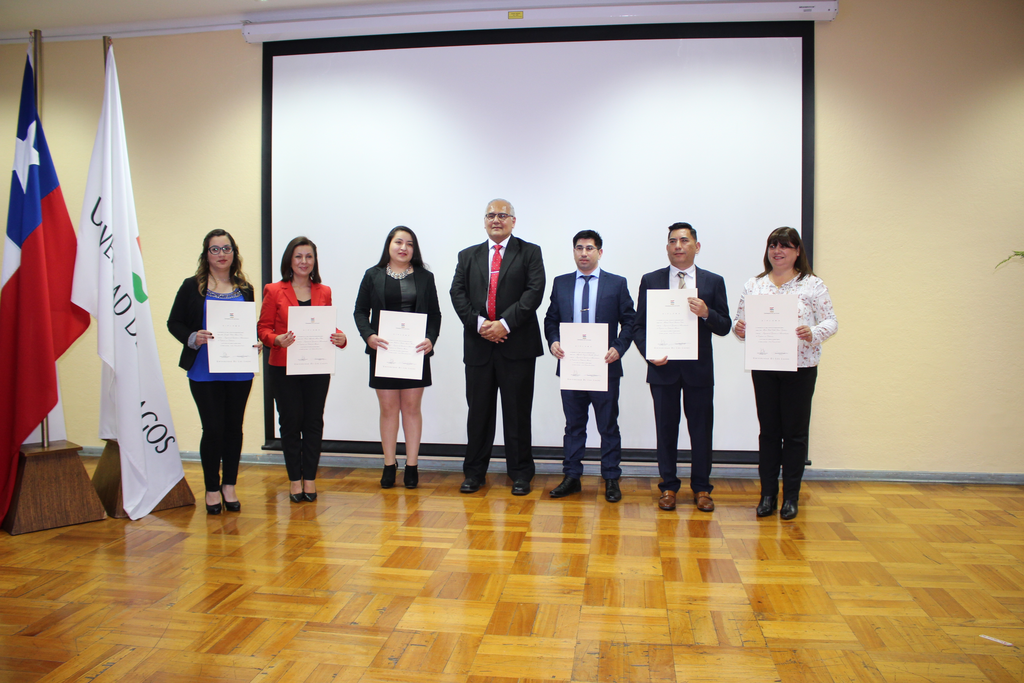 ULagos Sede Santiago tituló a 177 egresados y egresadas