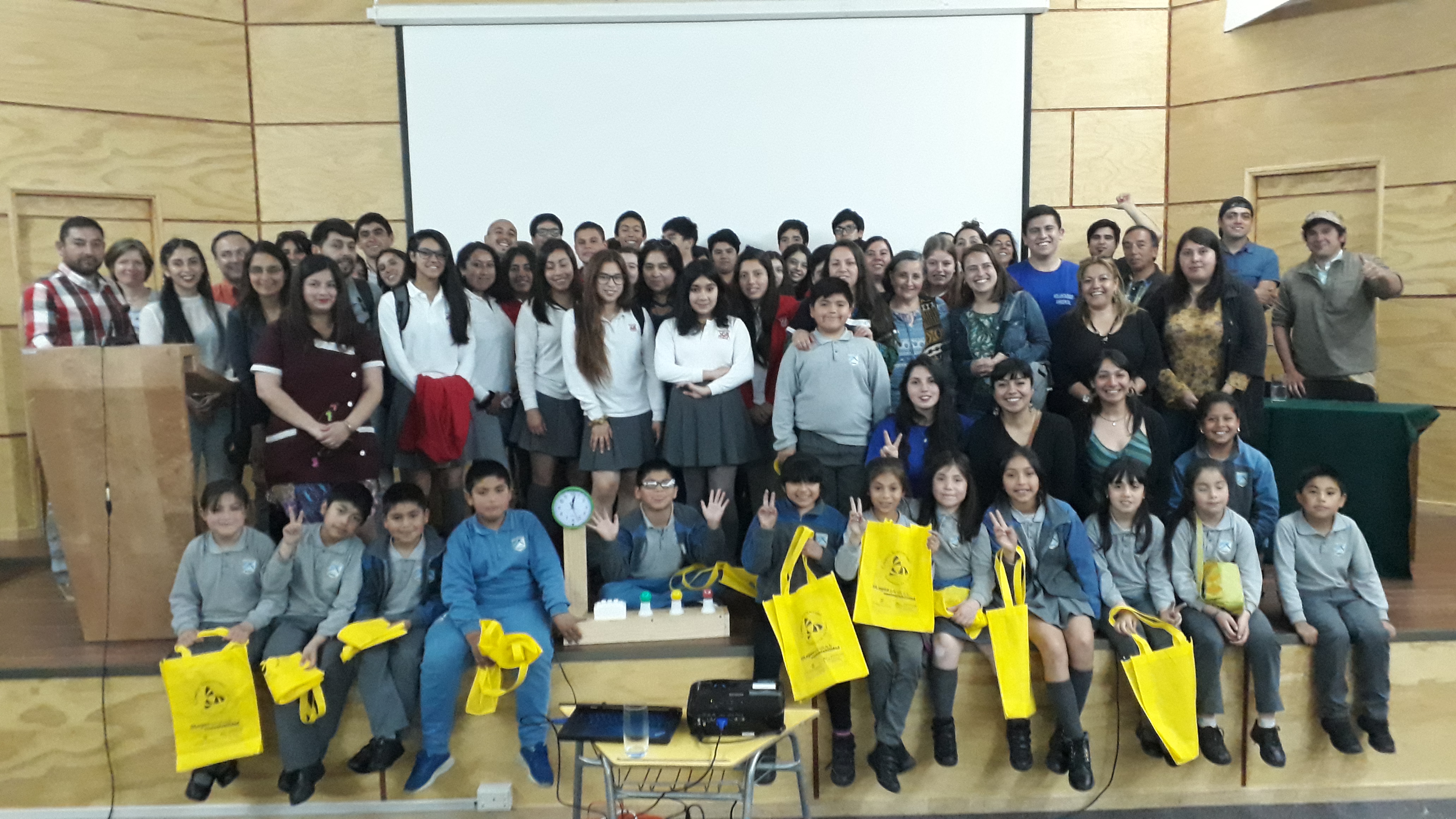 Iniciativa estudiantil reúne actores públicos y privados en torno al reciclaje