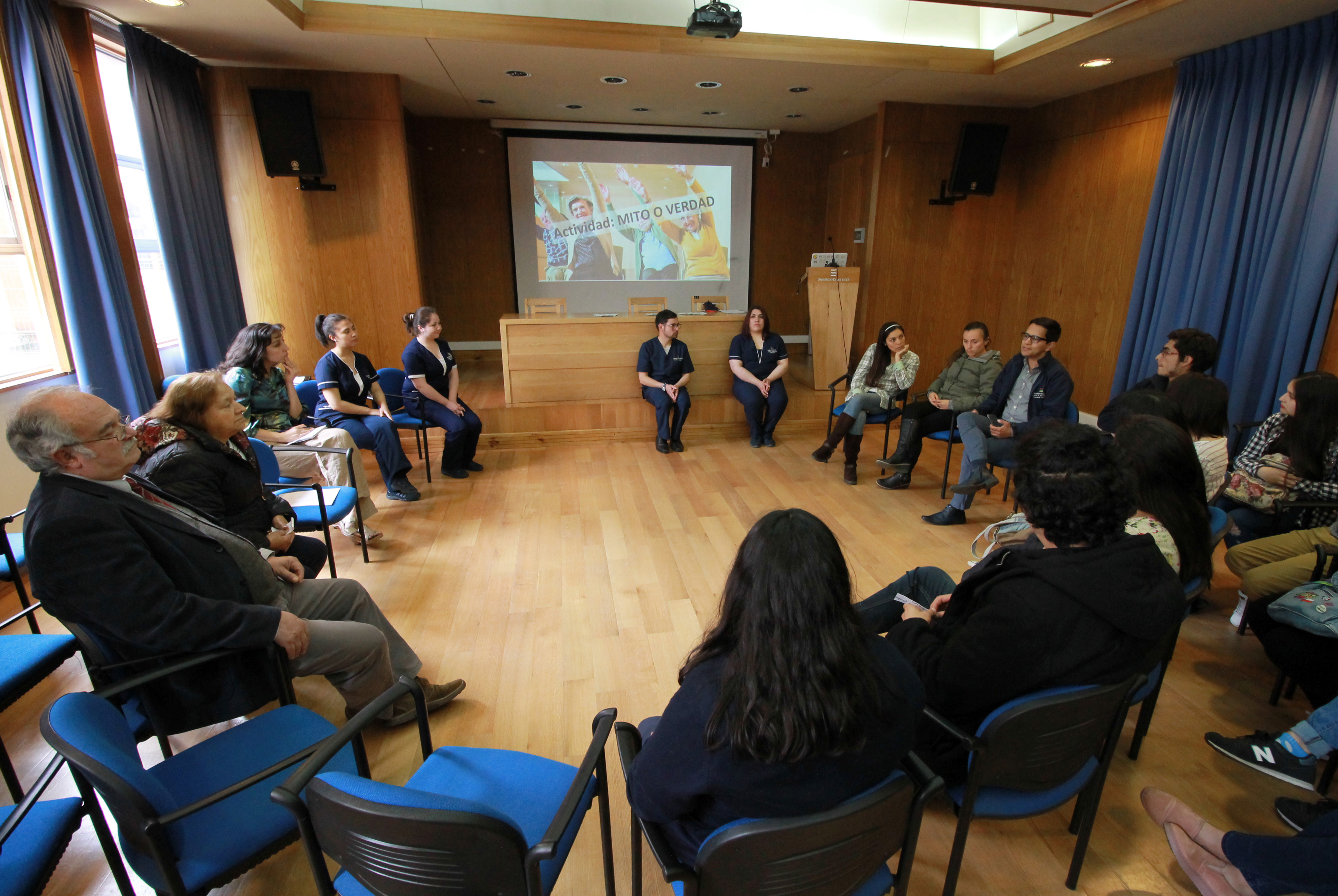 Futuros enfermeros abordan sexualidad en el adulto mayor