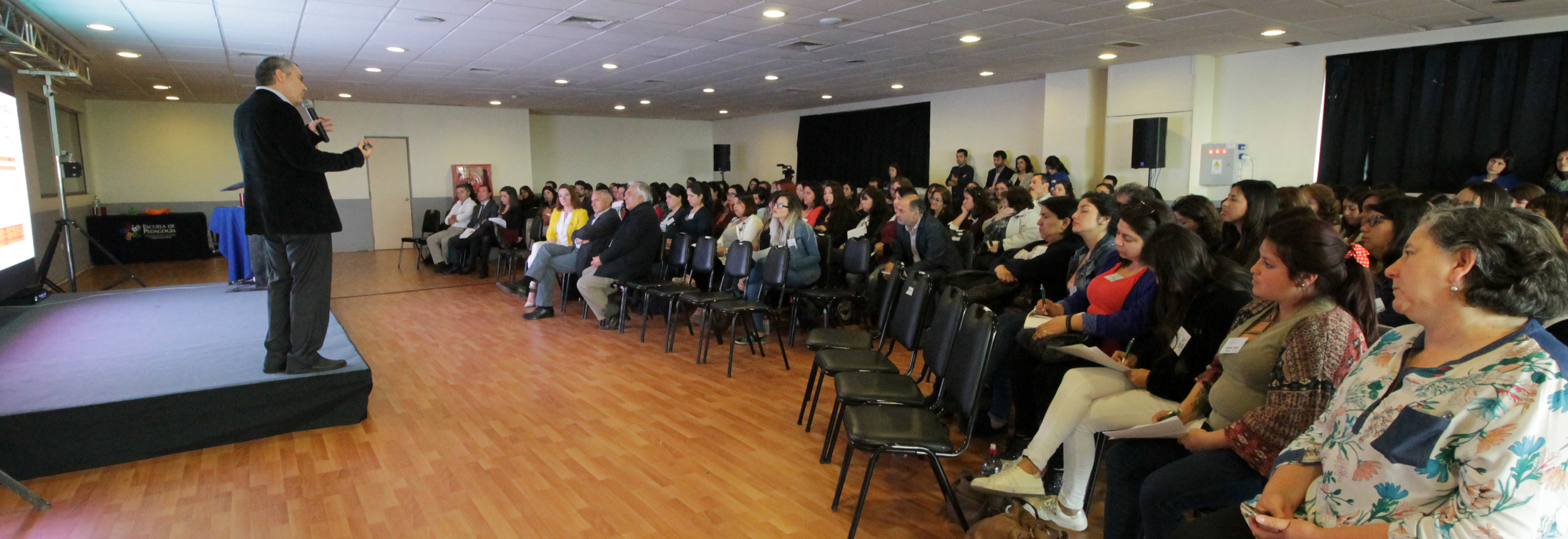 Jornadas de educación inclusiva convocan a más de 200 profesores en Puerto Montt