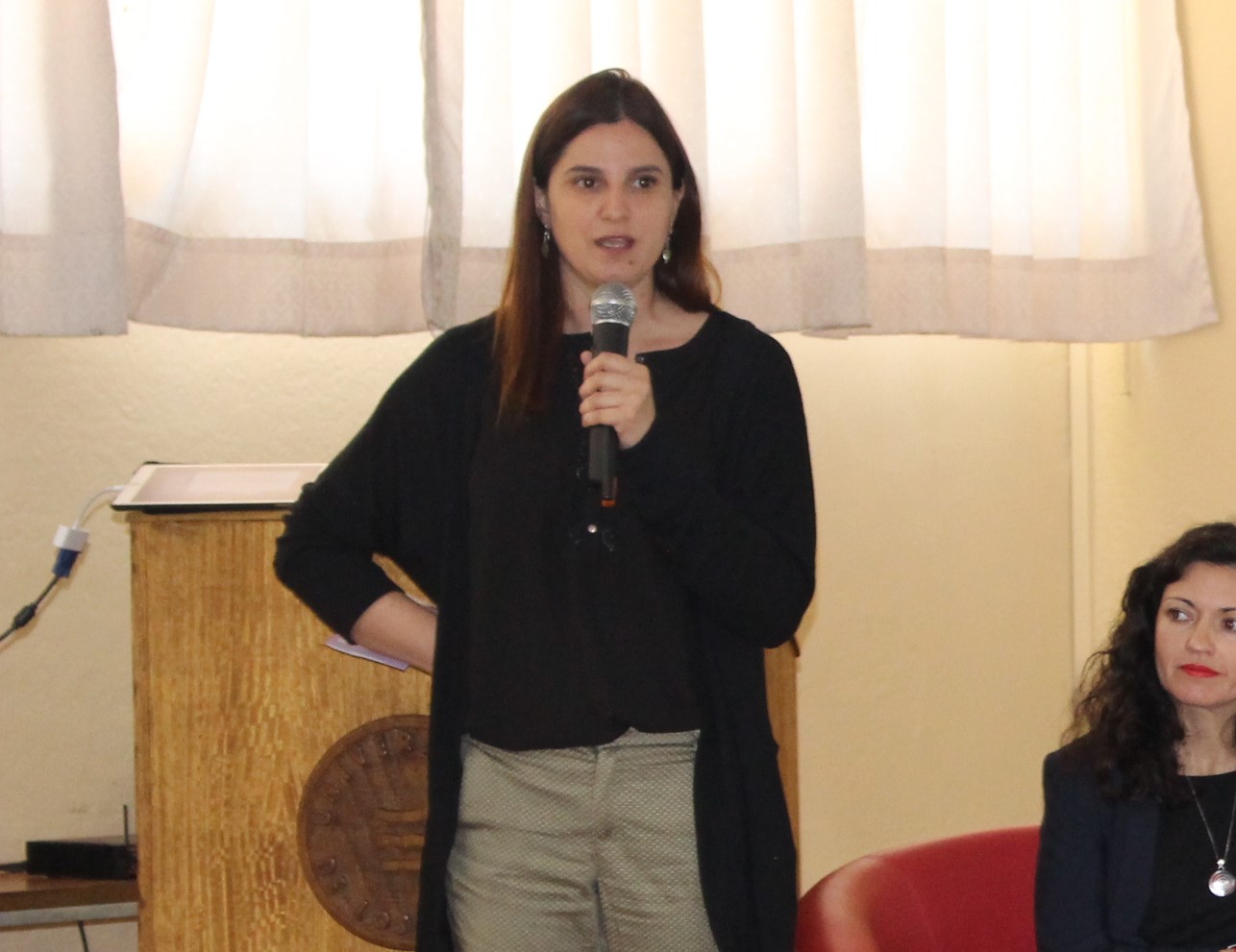 Investigadora del CEDER expuso sobre la industria vitivinícola chilena