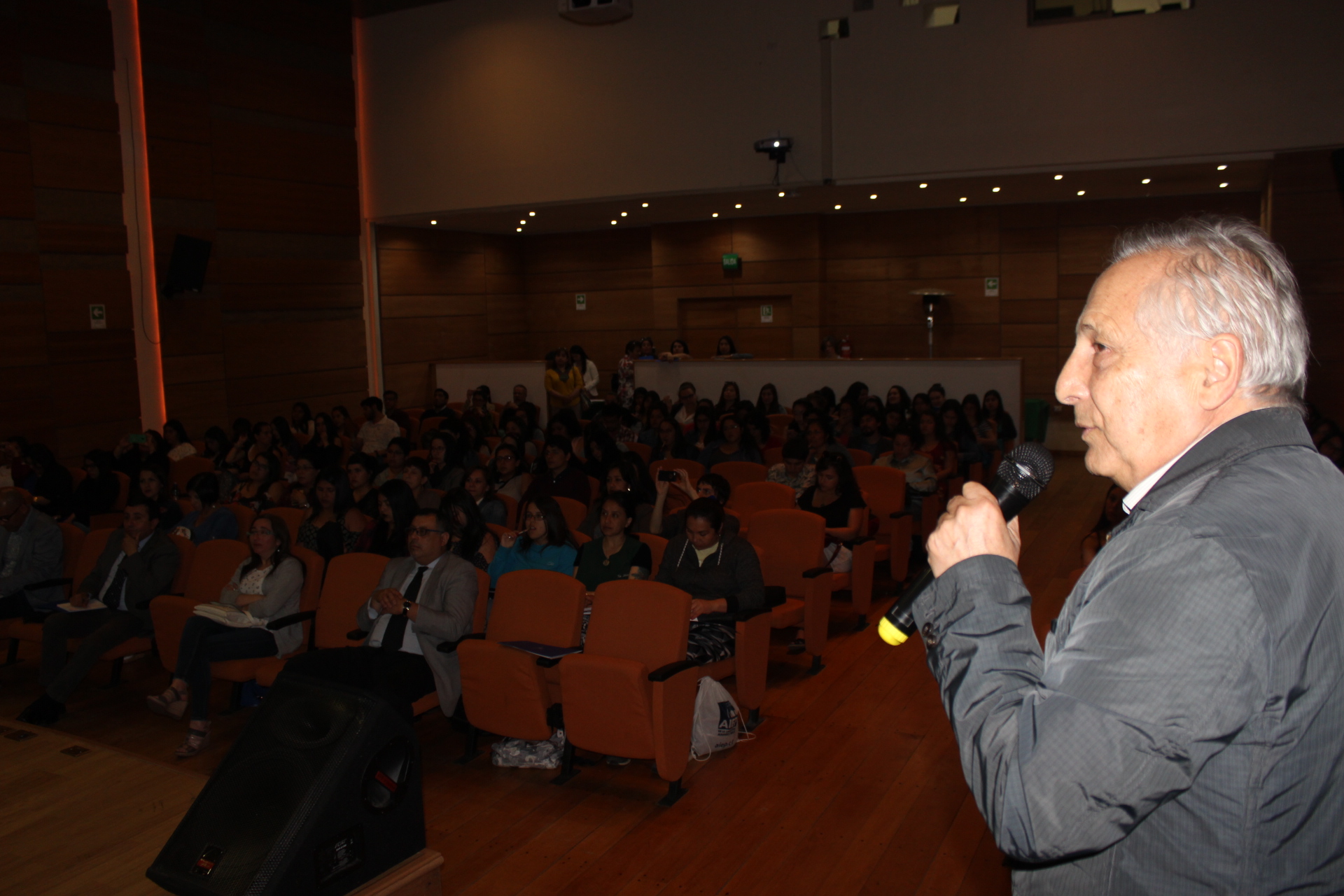 Seminario abordó la importancia de las emociones en el aula
