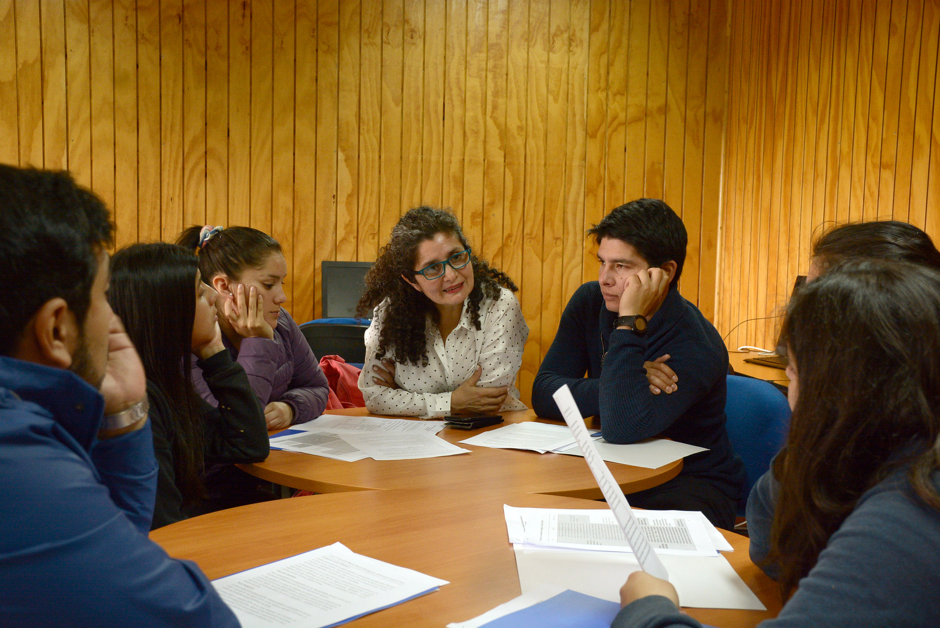 Futuros profesores se preparan para rendir evaluación inicial docente