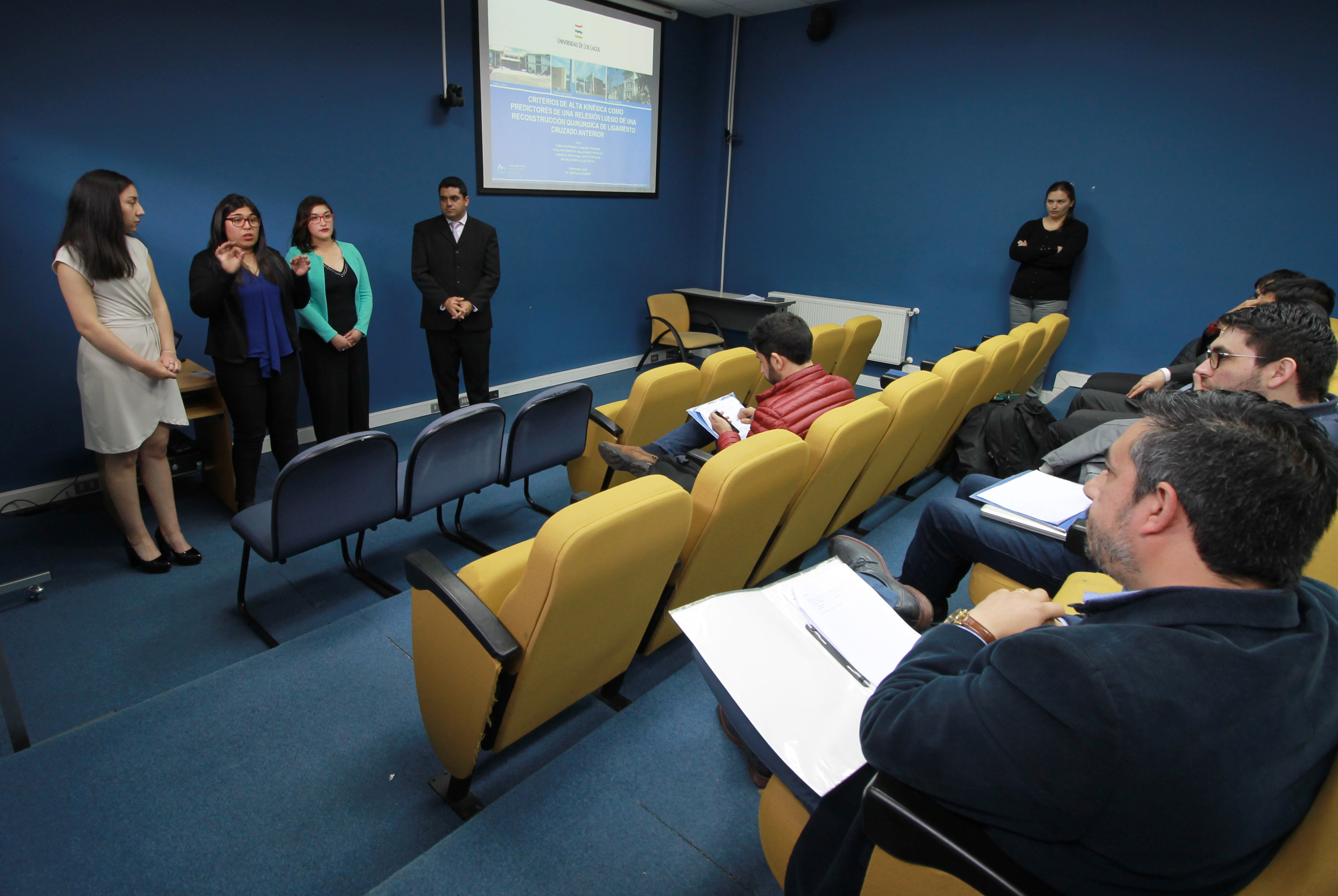 Estudiantes de Kinesiología exponen sus investigaciones