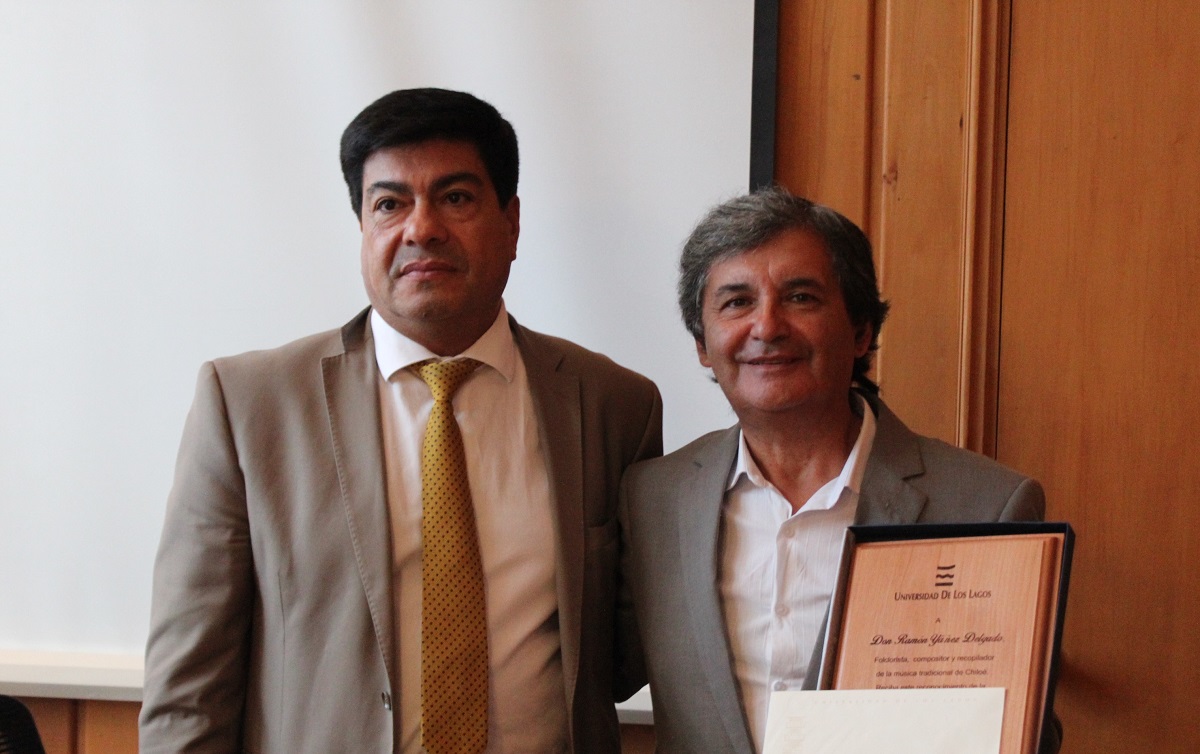 Folclorista Ramón Yáñez fue reconocido por la Universidad de Los Lagos