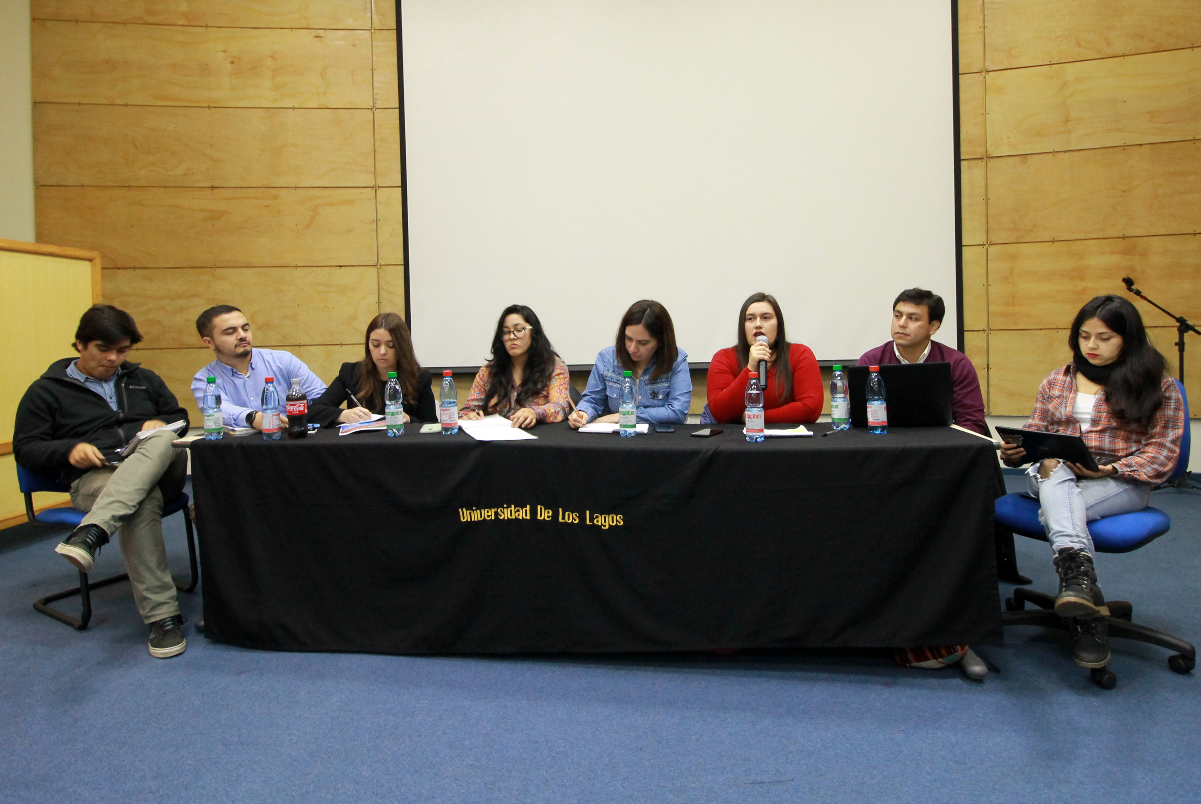 Partidos políticos se reúnen en foro universitario