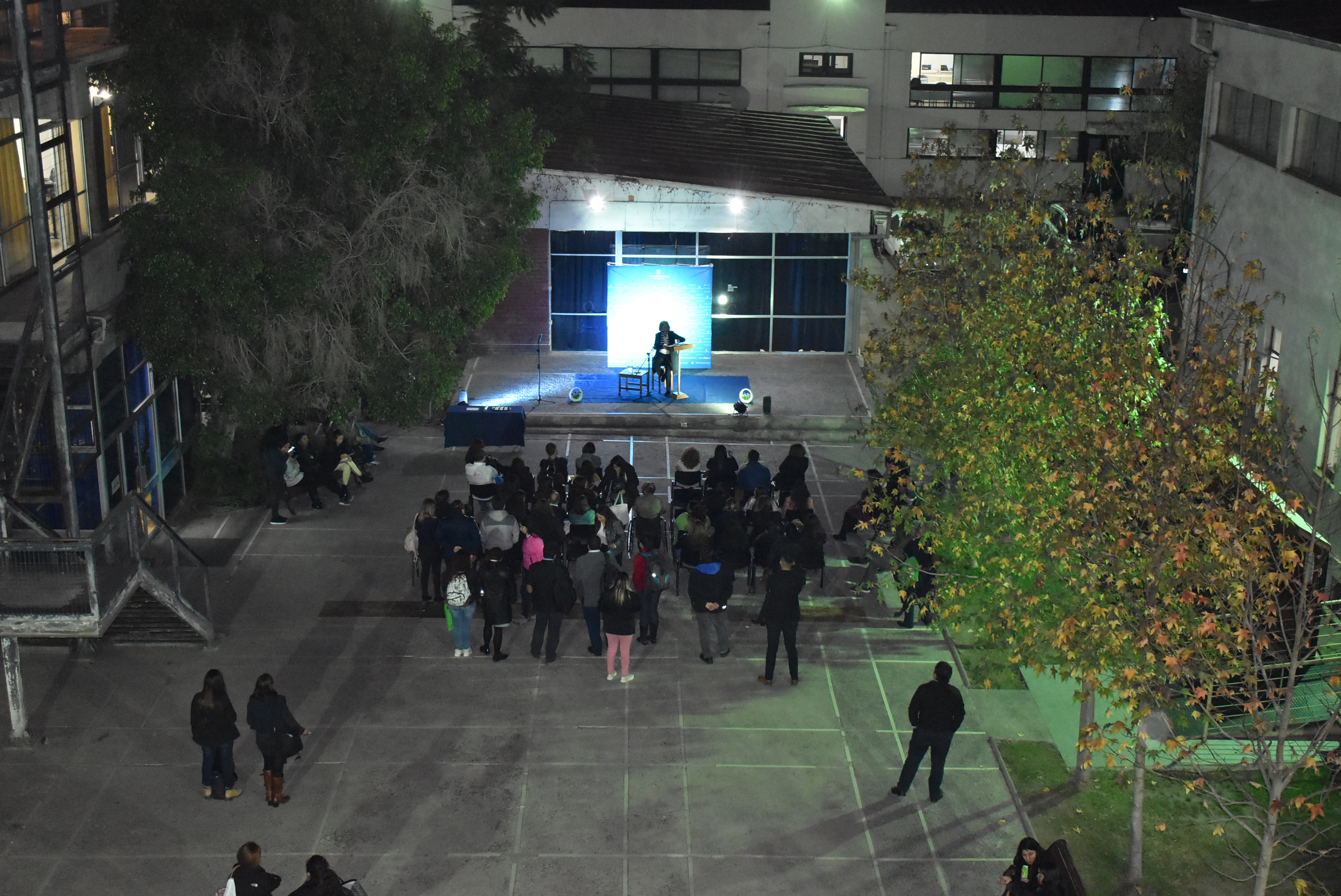 La Universidad les regaló poesía y prosa a las mamás estudiantes