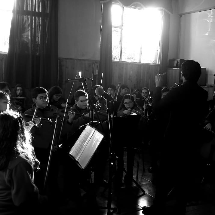 Orquesta ULagos se vincula con el entorno y ofrece concierto en Gendarmería