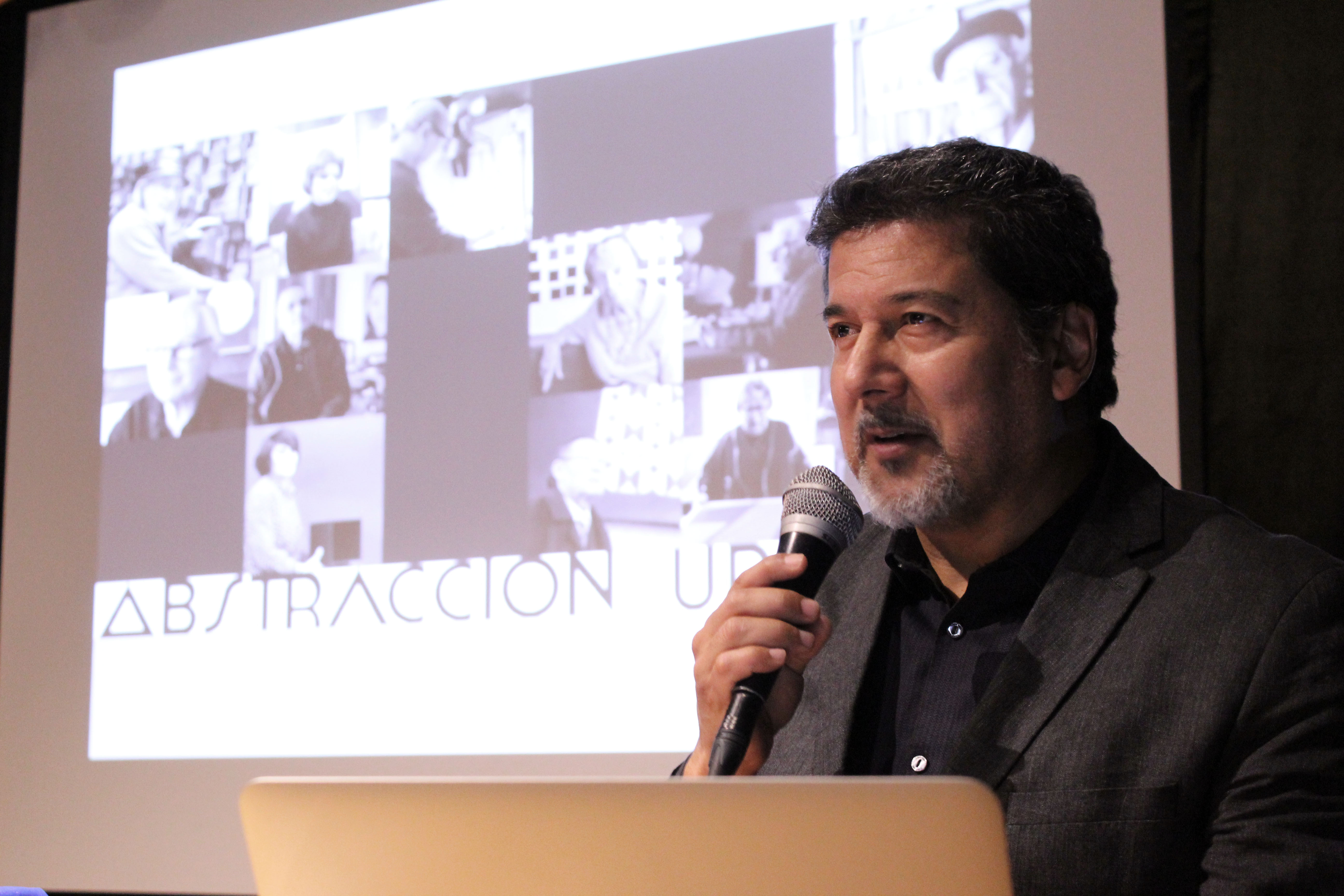 Artistas y creadores abordan tensión entre mercado y arte