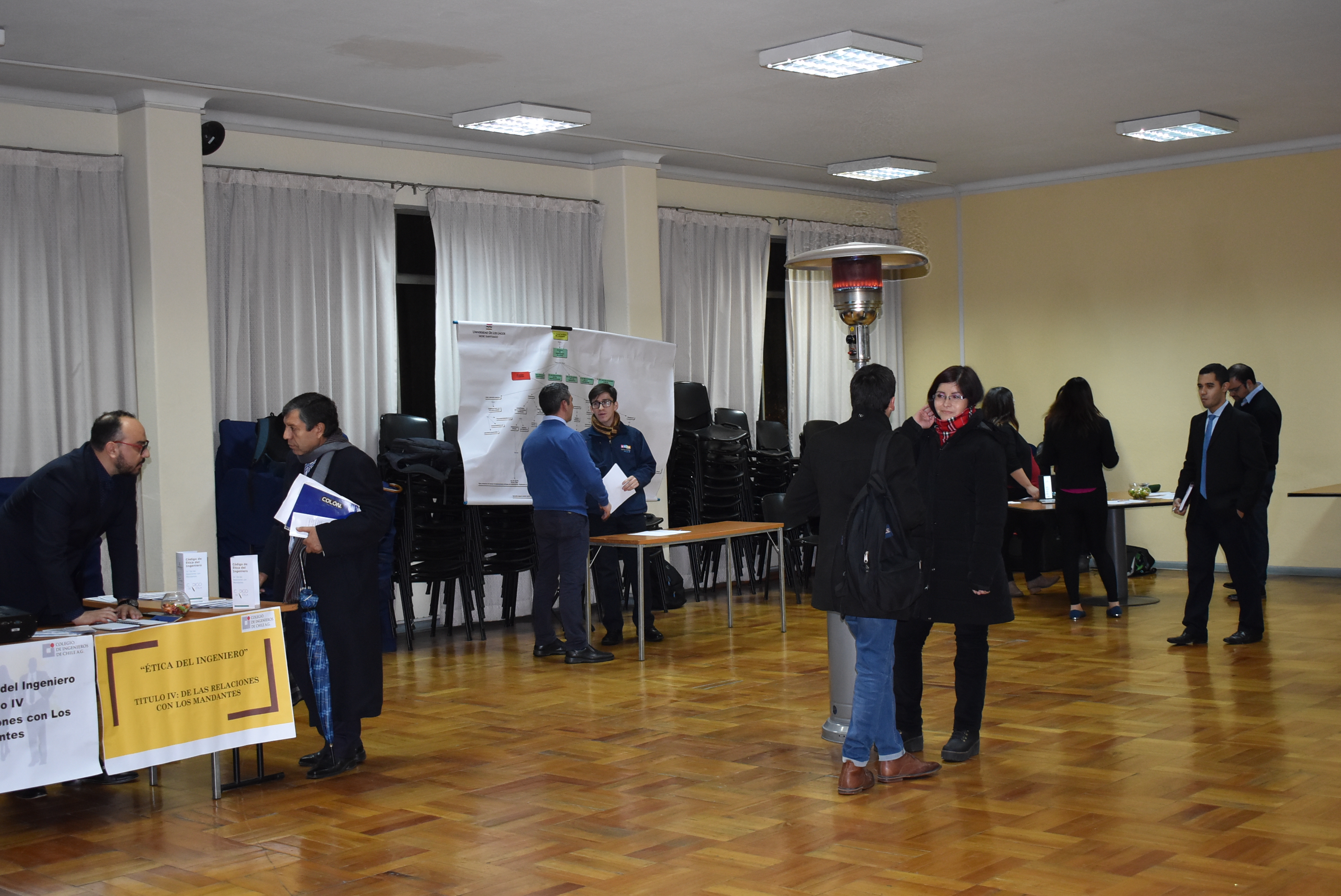 Estudiantes exponen sobre casos reñidos con la ética en el sector público y privado