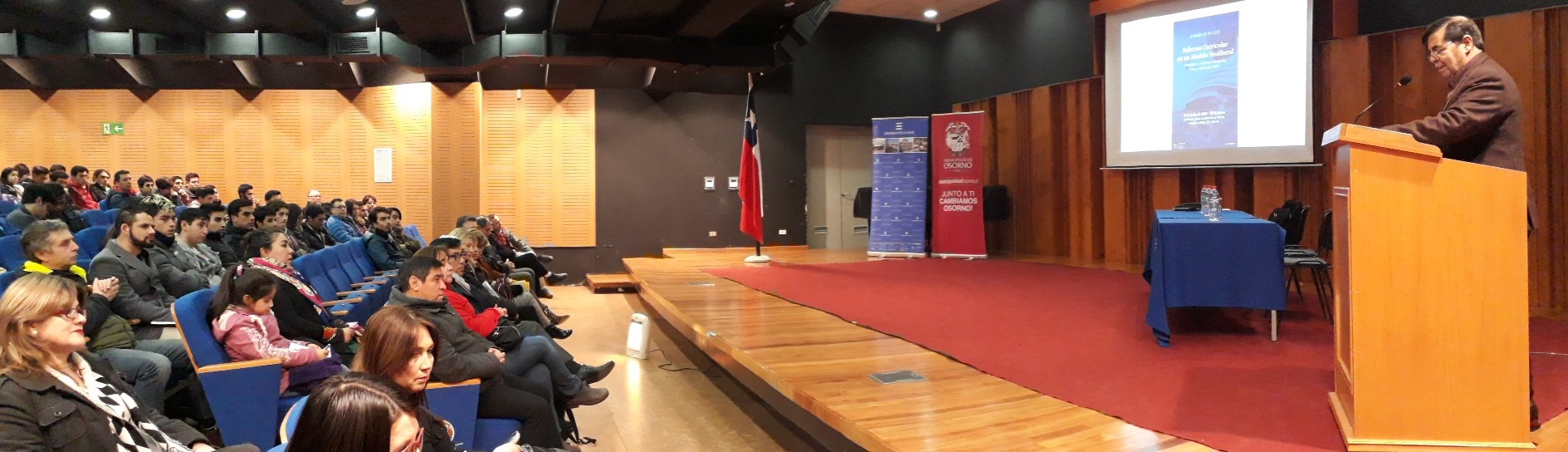 Docentes y estudiantes dialogan sobre propuestas de cambio al currículo de E. Media