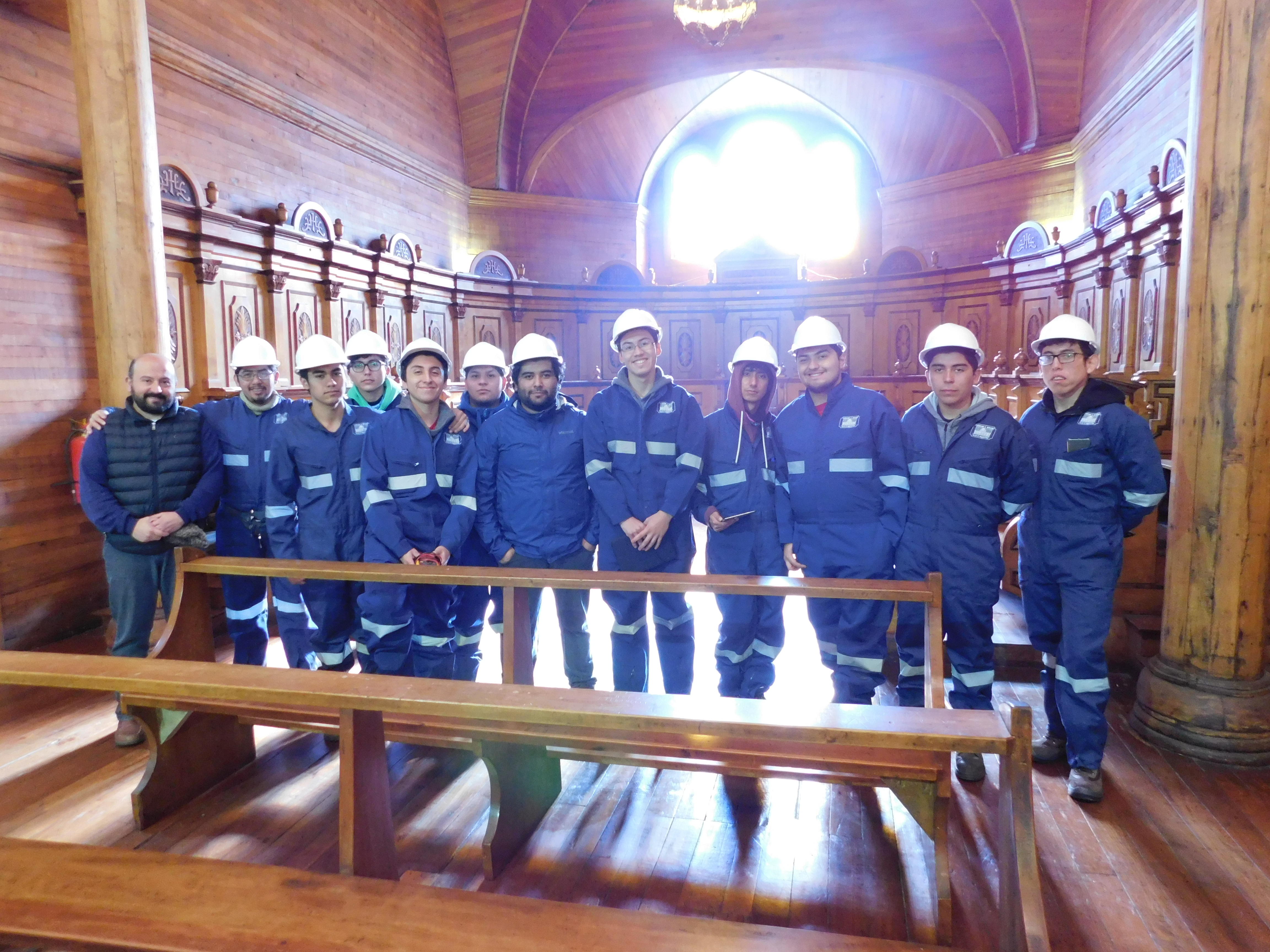 Técnicos universitarios en Electricidad y Automatización protegen arquitectura patrimonial chilota