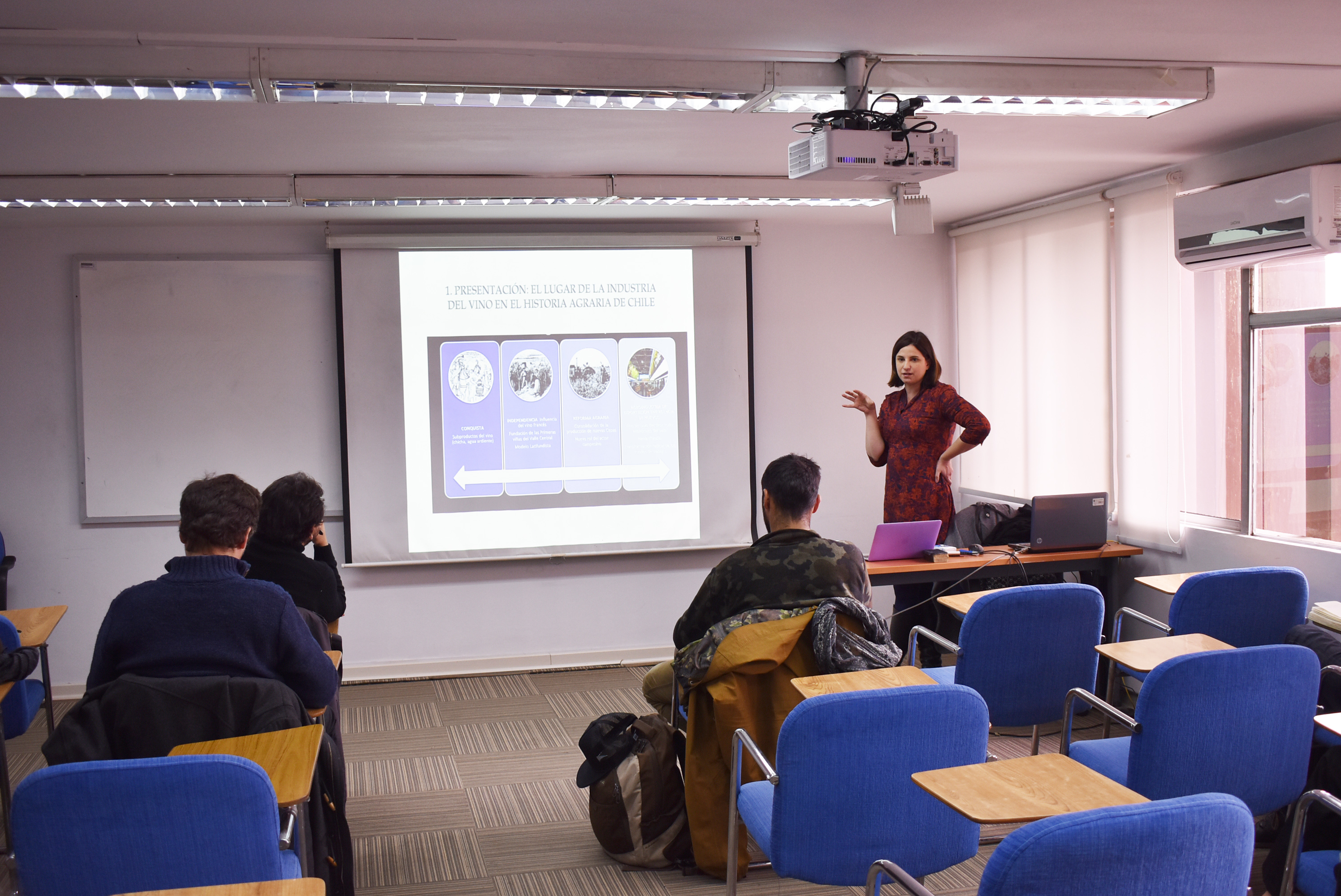 Dra. Daniella Gac expuso sobre estrategias de movilidad en territorios agrarios en la FEN de la U. de Chile