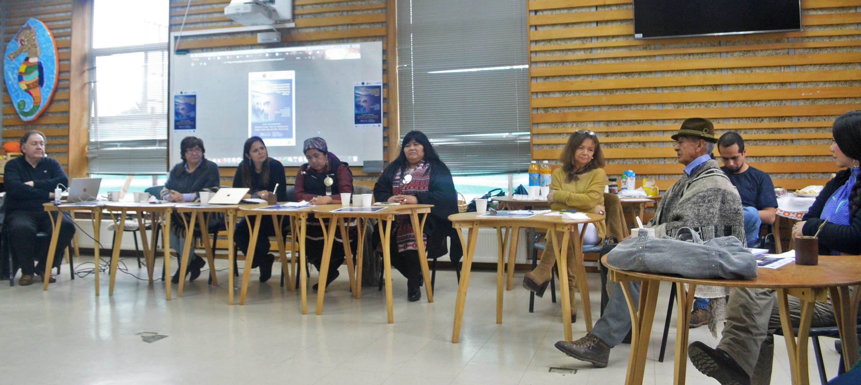 Ciclo de diálogos aborda relación del pueblo mapuche con el Estado