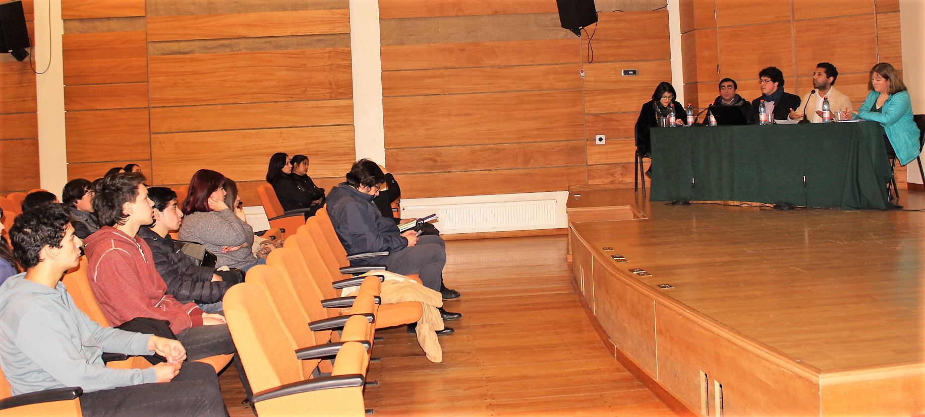 Estudiantes de psicología realizan coloquio sobre políticas públicas en educación