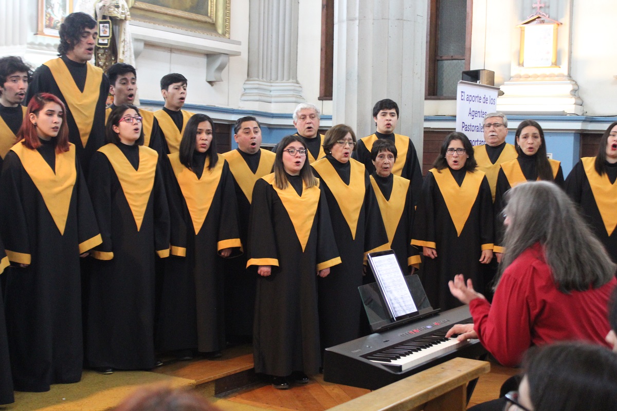 Coros institucionales se unieron para brindar un memorable concierto aniversario