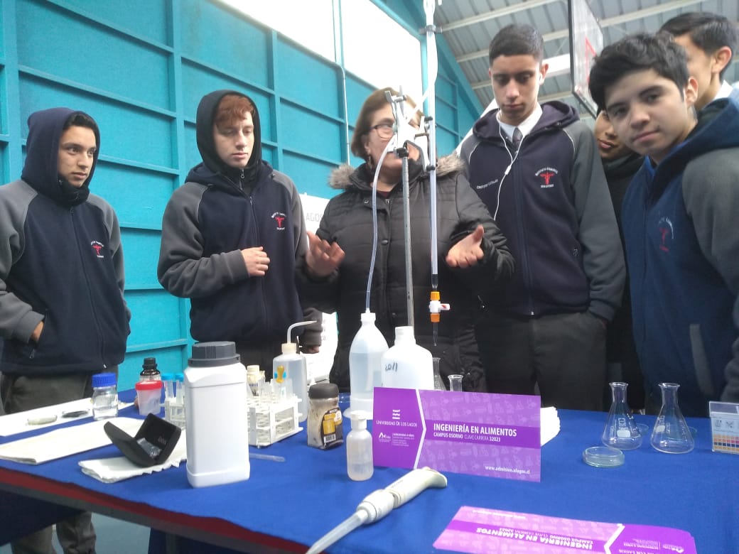 ULagos realizó exitosa Feria Vocacional en el  Instituto Comercial de Osorno