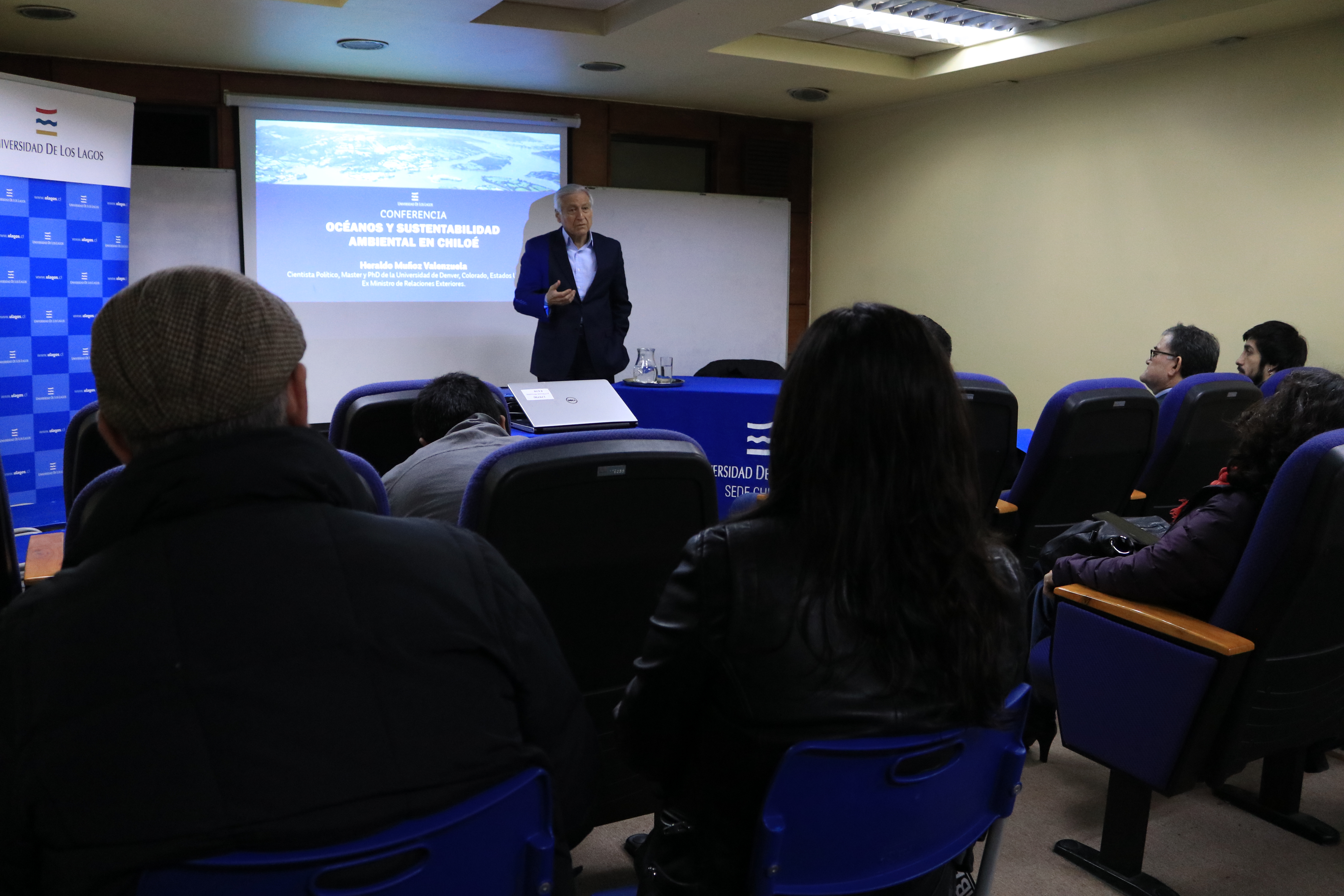 Ex ministro Heraldo Muñoz dictó conferencia sobre sustentabilidad ambiental en Castro