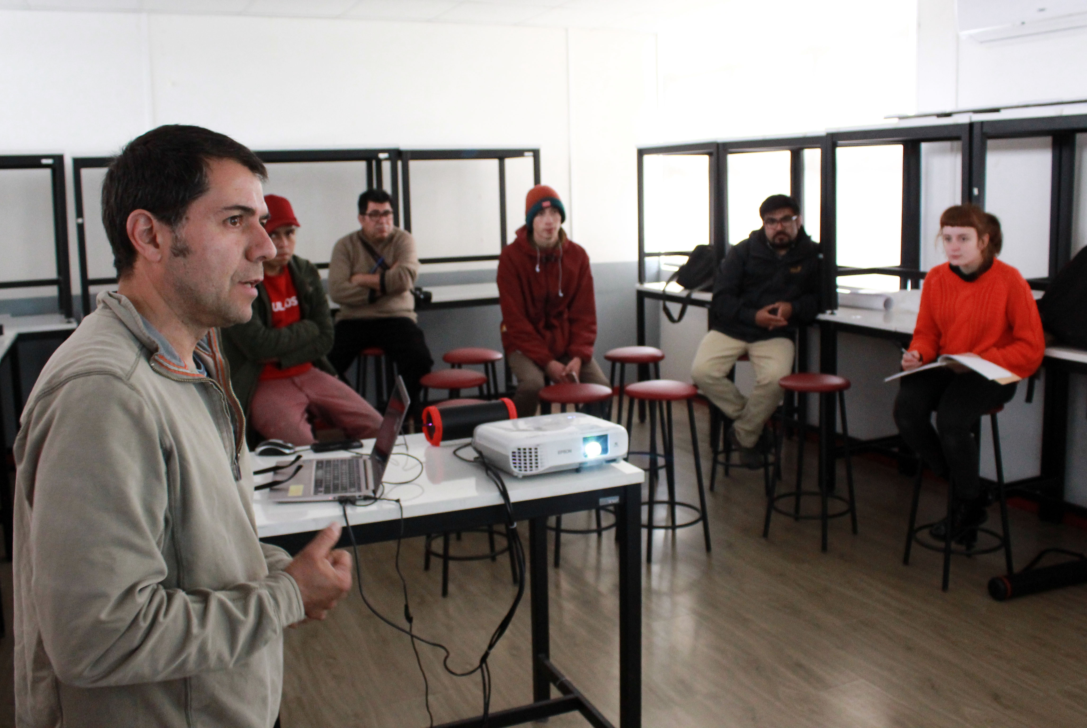 Arquitectura debate en torno a la construcción de identidades arquitectónicas