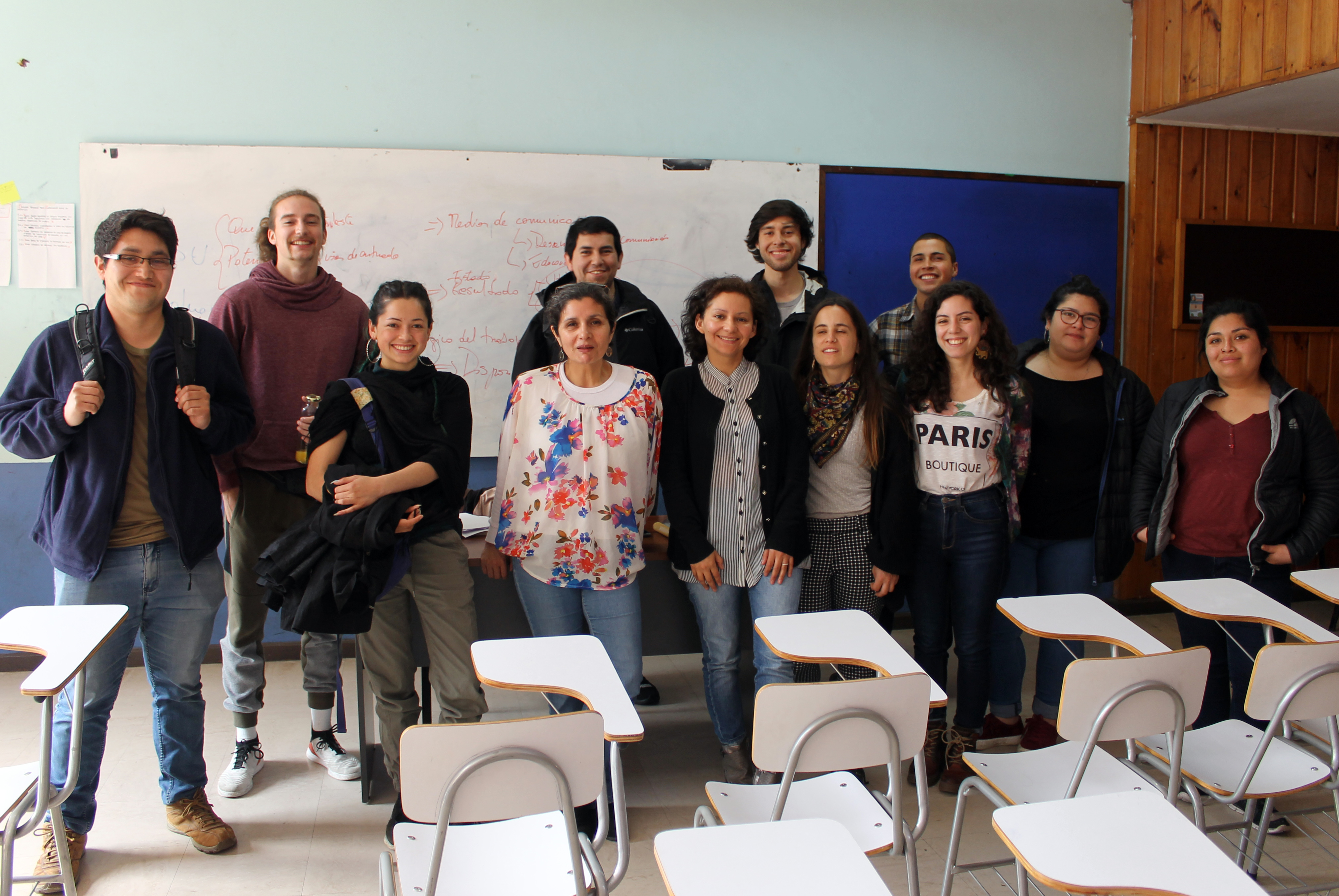Estudiantes analizan efectos del neoliberalismo