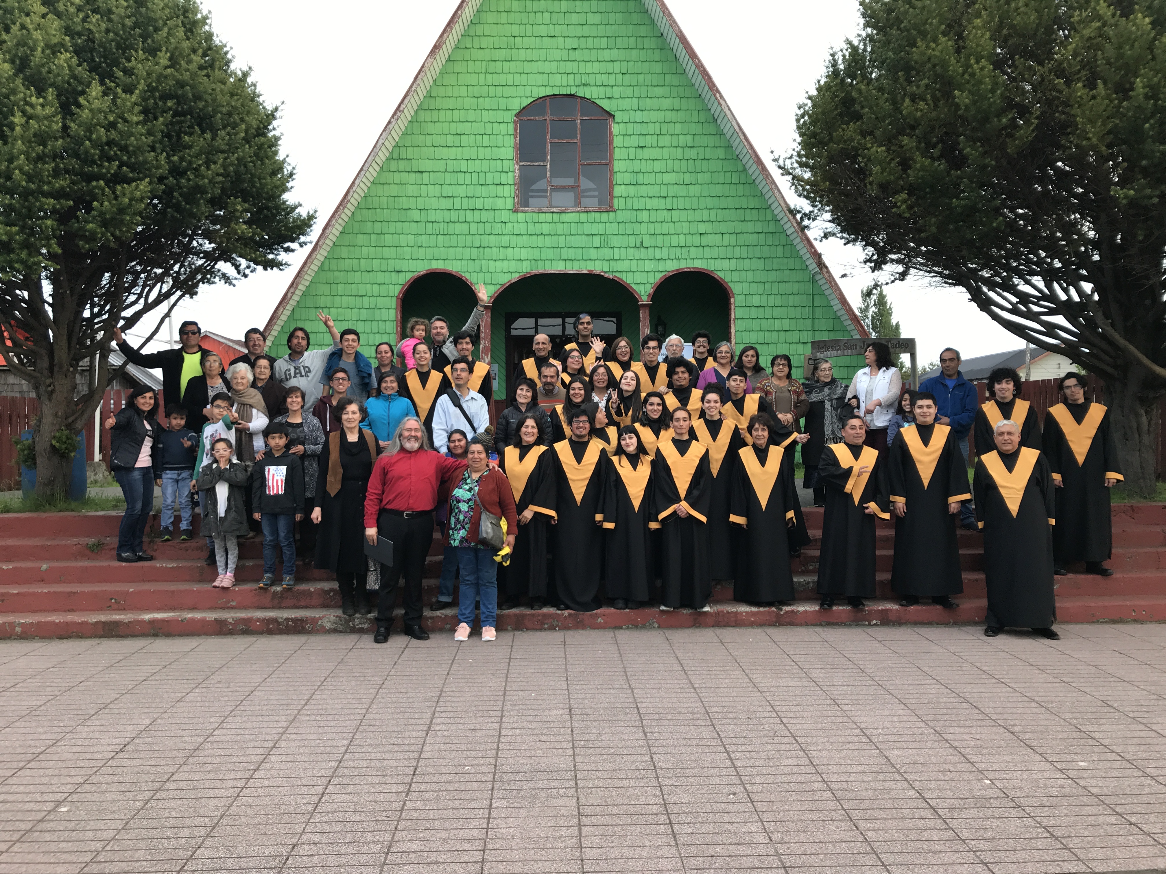 Coro de la Universidad de Los Lagos en gira por Chiloé