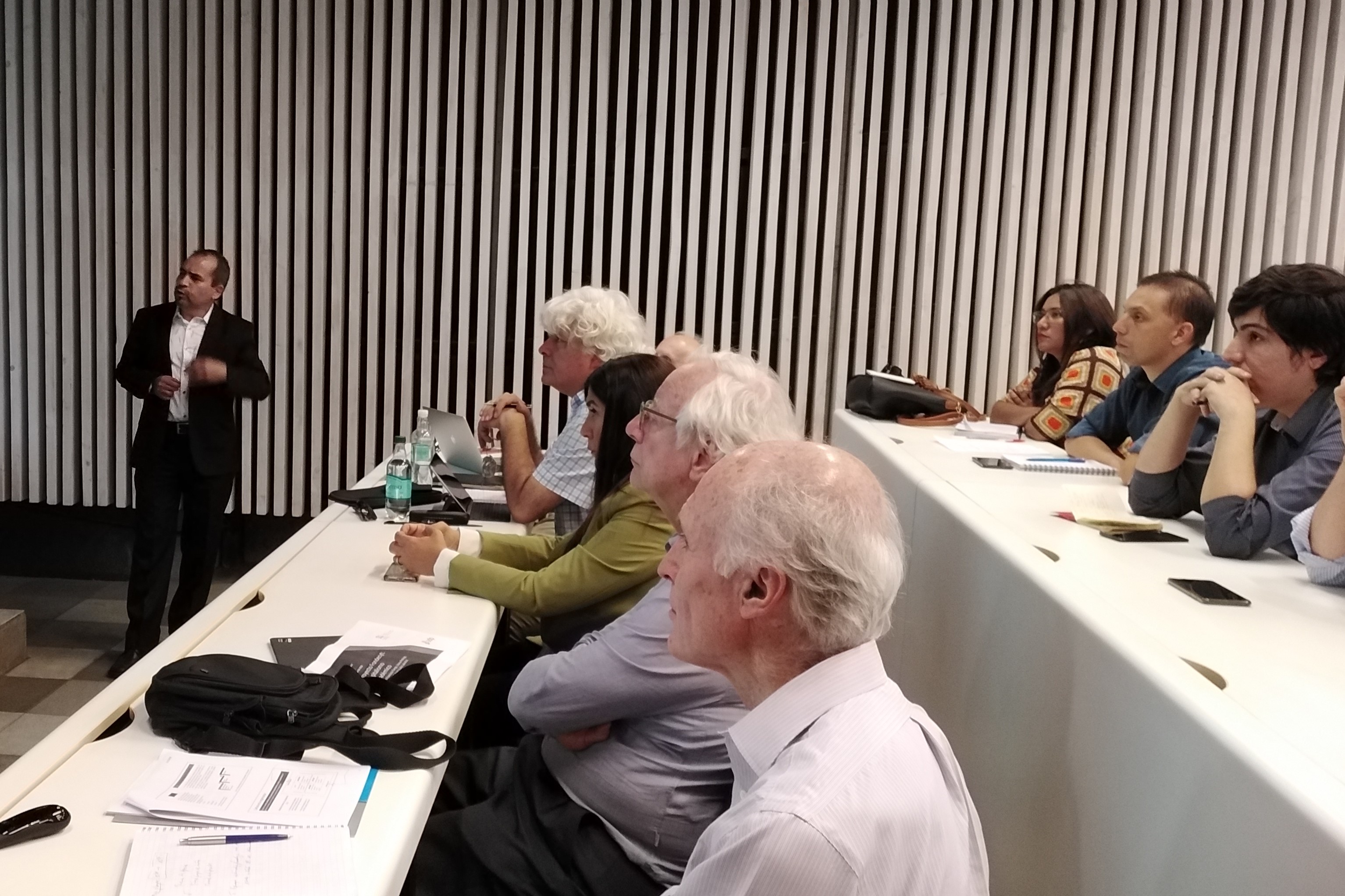 Investigador presentó resultados investigativos en el campo de la gobernanza universitaria
