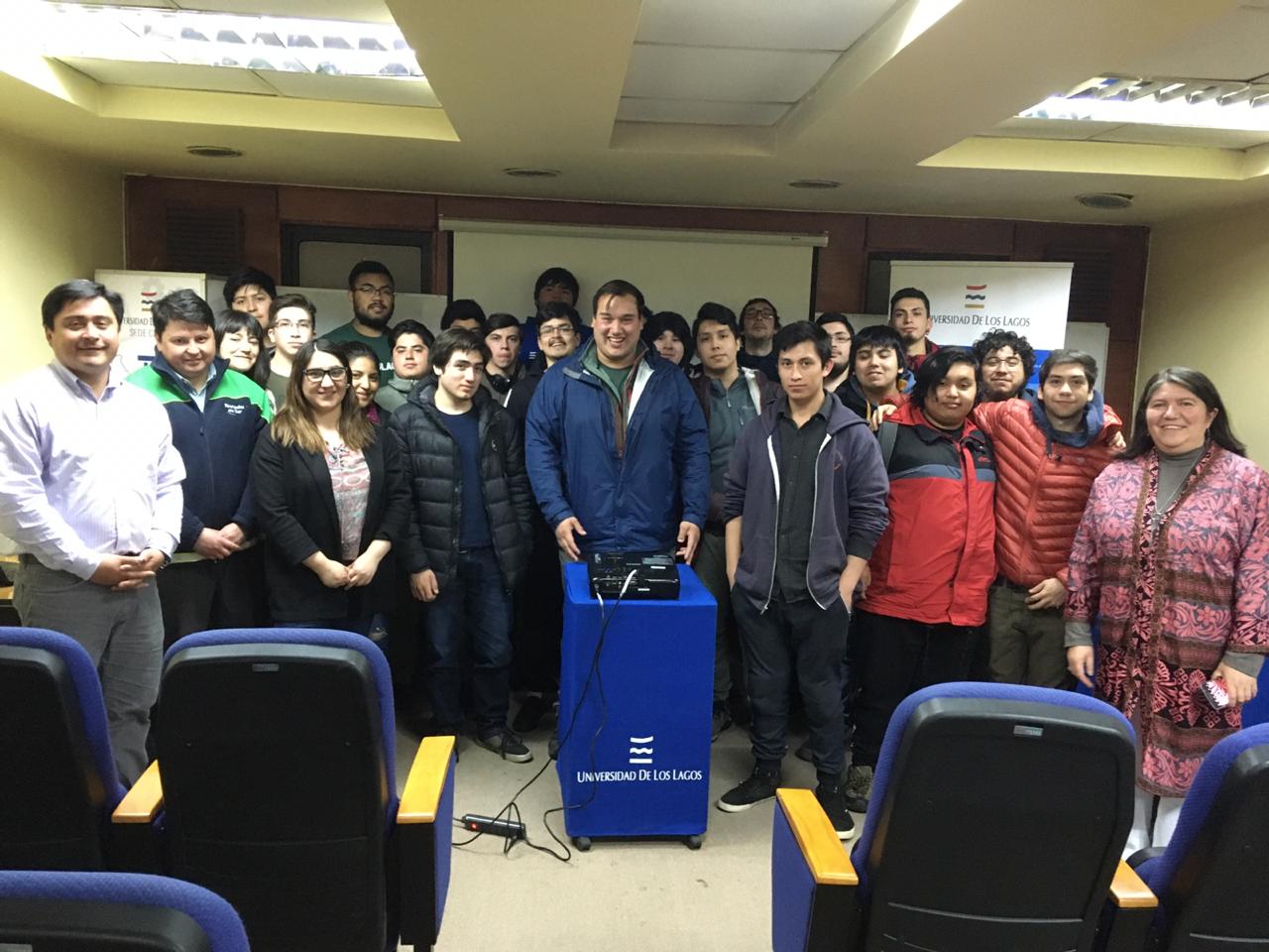 Técnico Universitario en Informática realiza charla con medio socio productivo