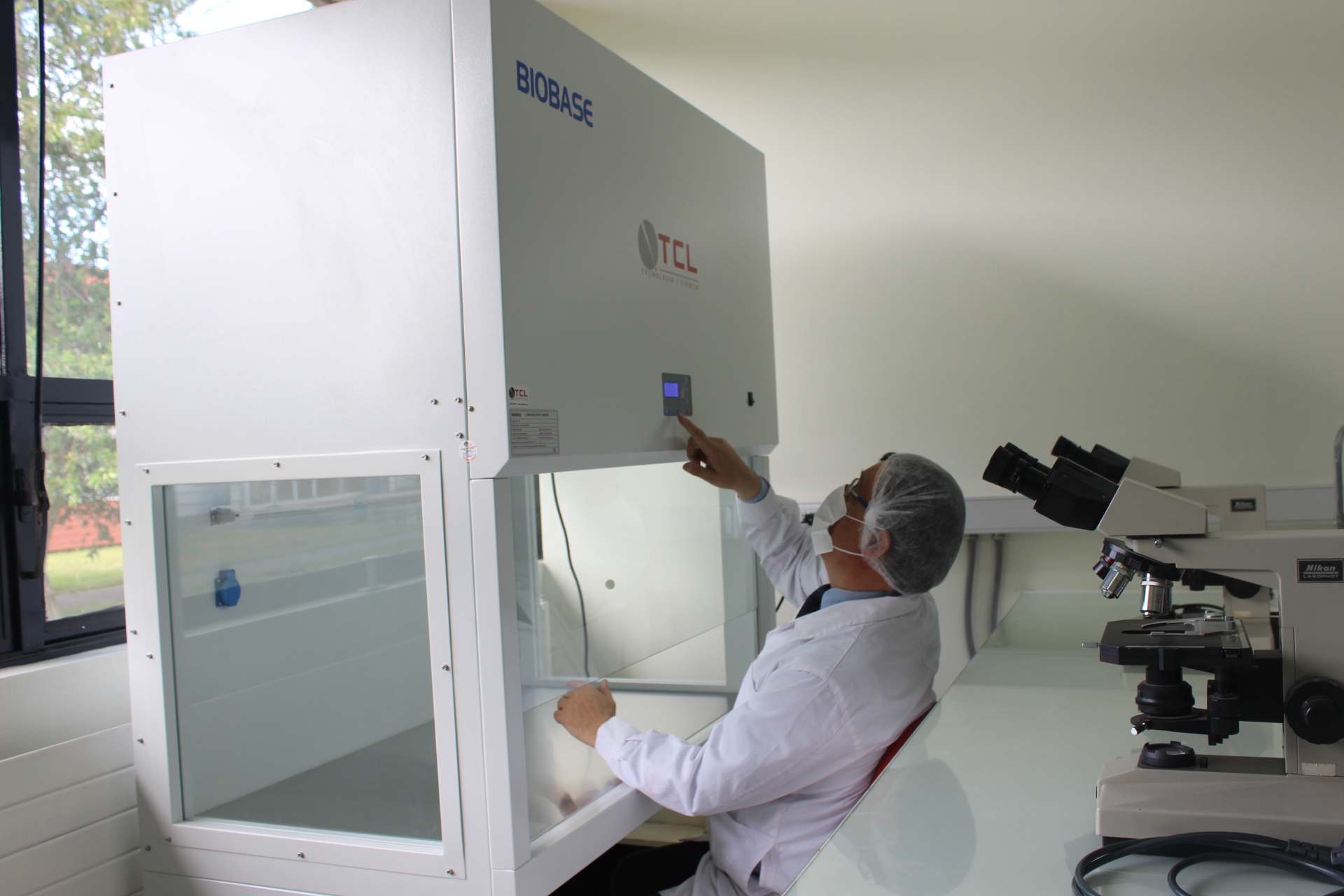 Ingeniería en Alimentos adquiere moderno equipamiento para laboratorio de microbiología