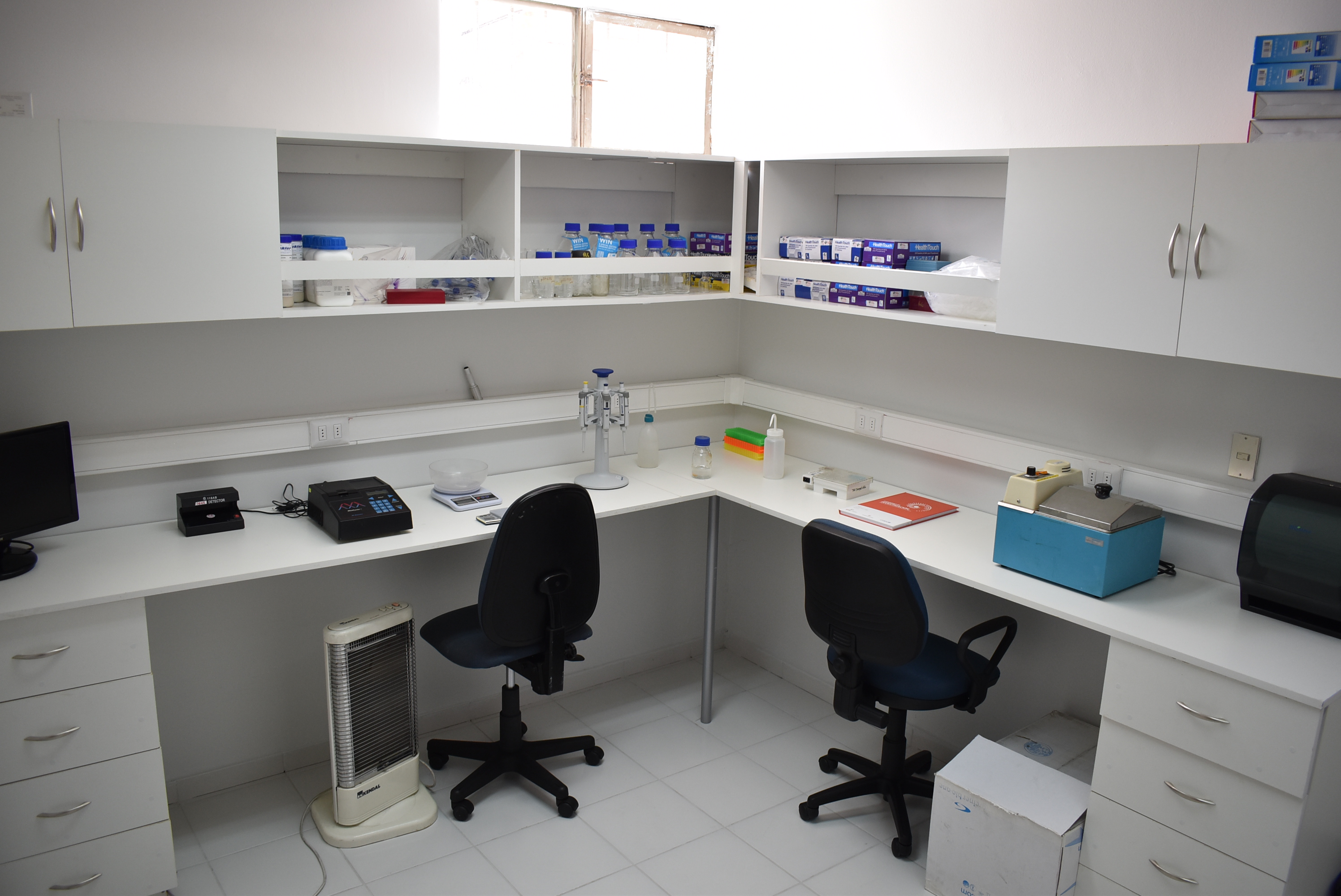 Implementan laboratorio de biología molecular en la Sede Santiago