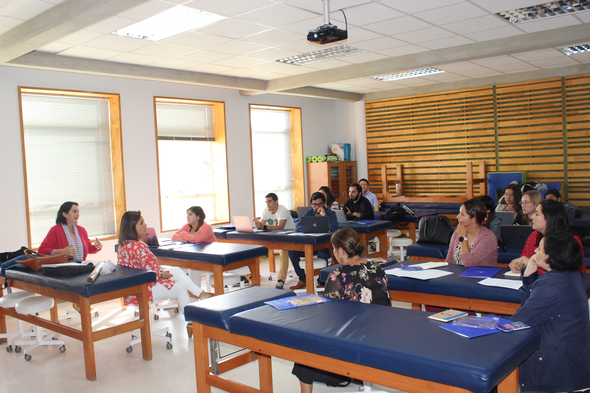Académicos del departamento de Salud se actualizan en simulación clínica