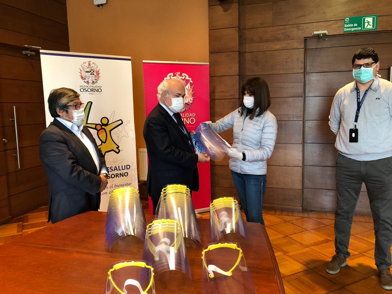 Se concreta primera entrega de pantallas de protección facial
