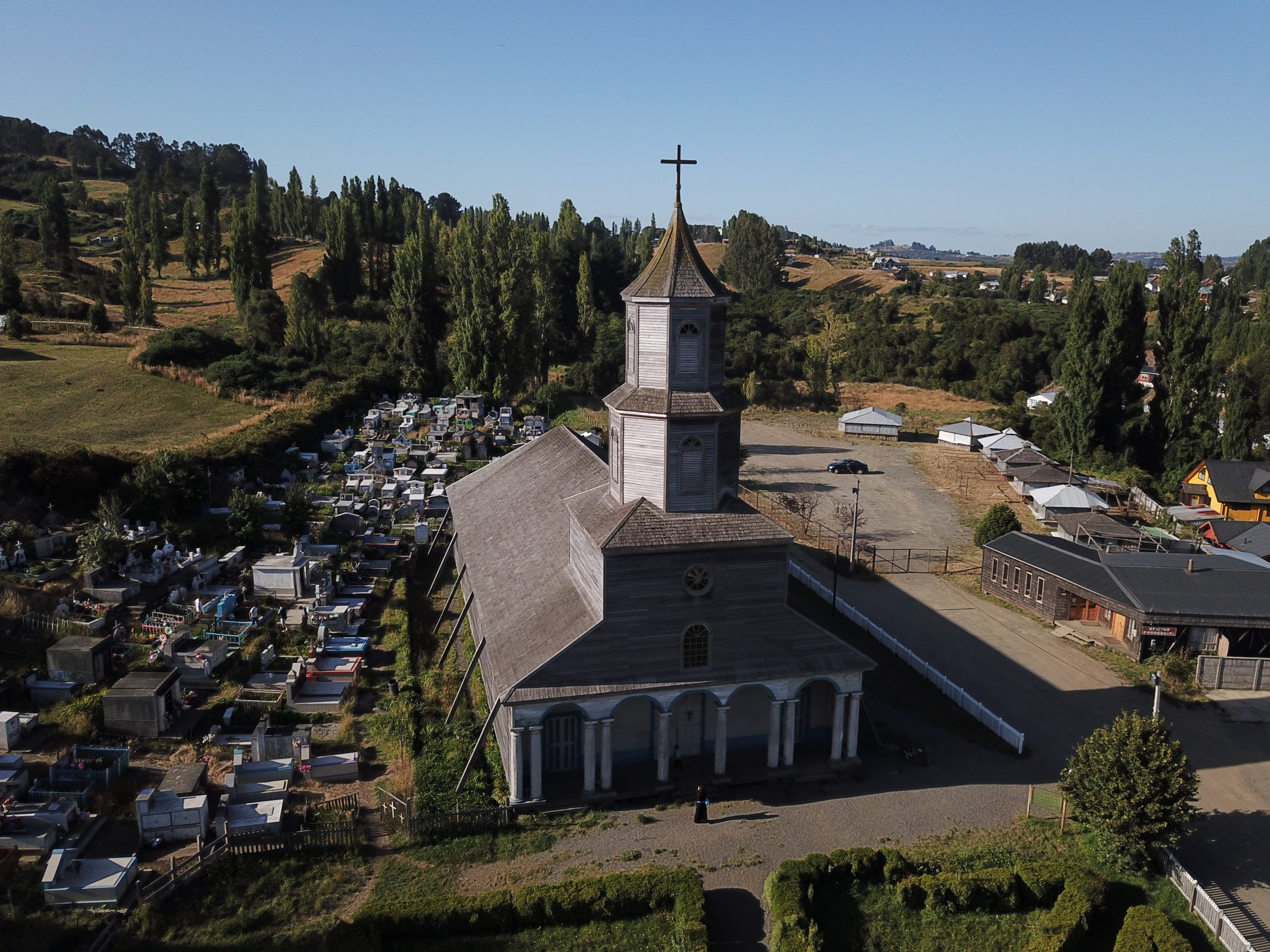Refaccionan instalaciones eléctricas de la Iglesia de Nercón