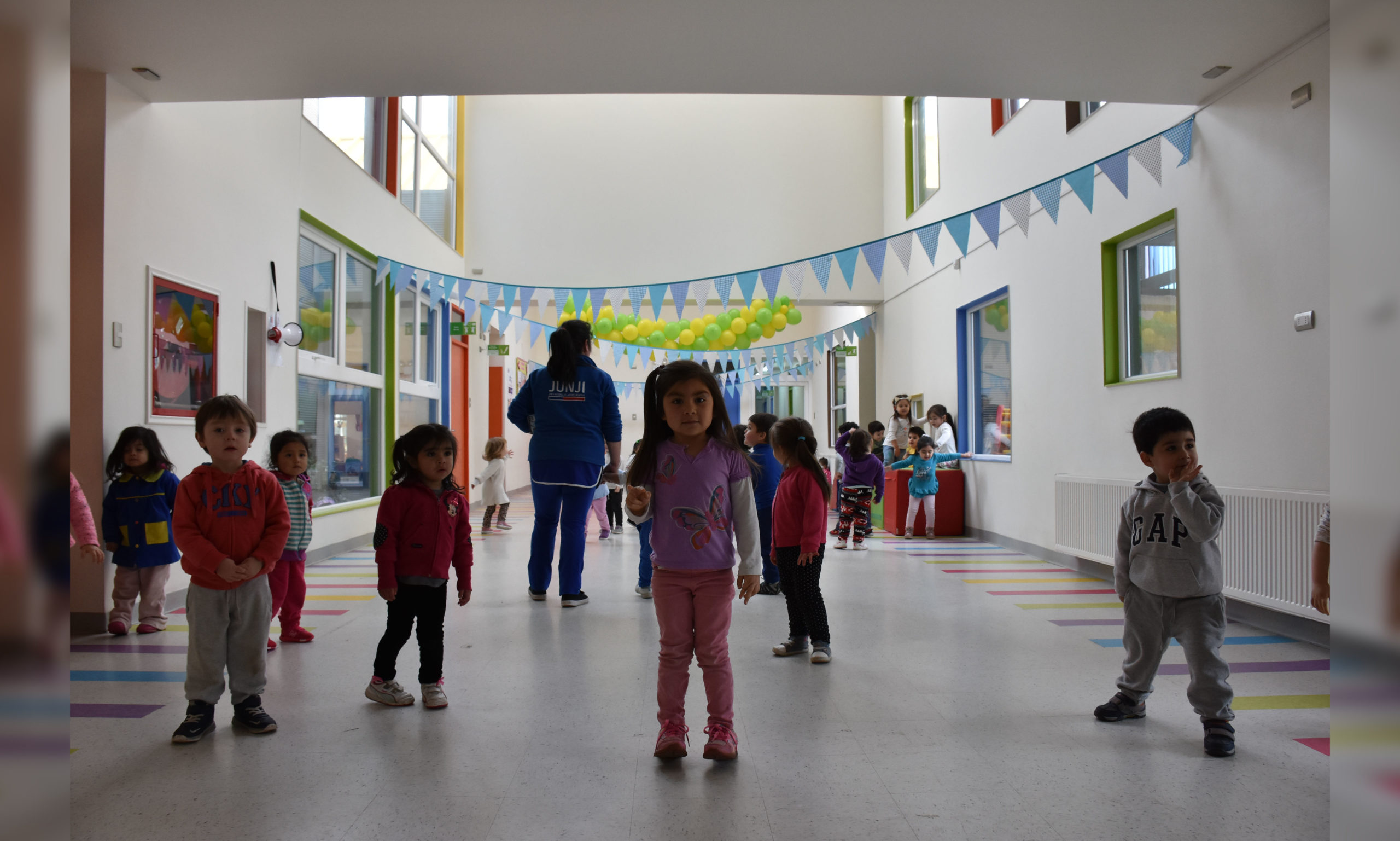 Académico expone en encuentro que promueve la participación de niños y niñas