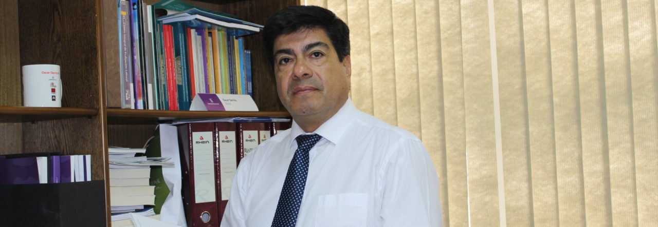 Rector Óscar Garrido participa en conferencia junto a experto de la Universidad de Oxford