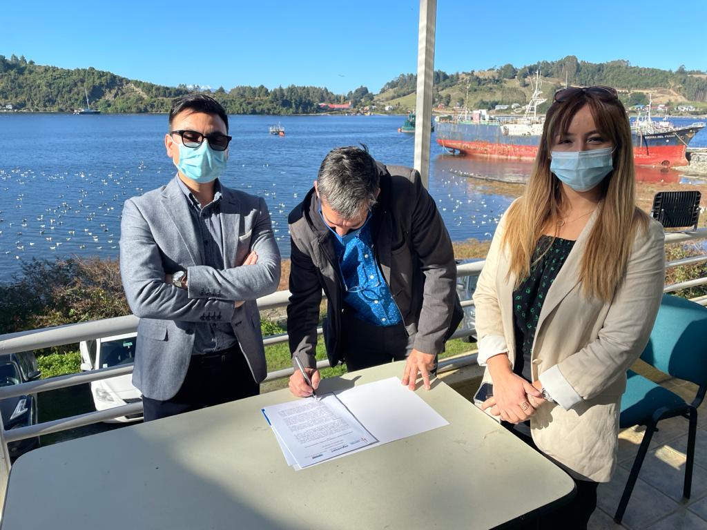 Centro i~mar firma convenio para extender cobertura del Observatorio Marítimo Reloncaví OMARE
